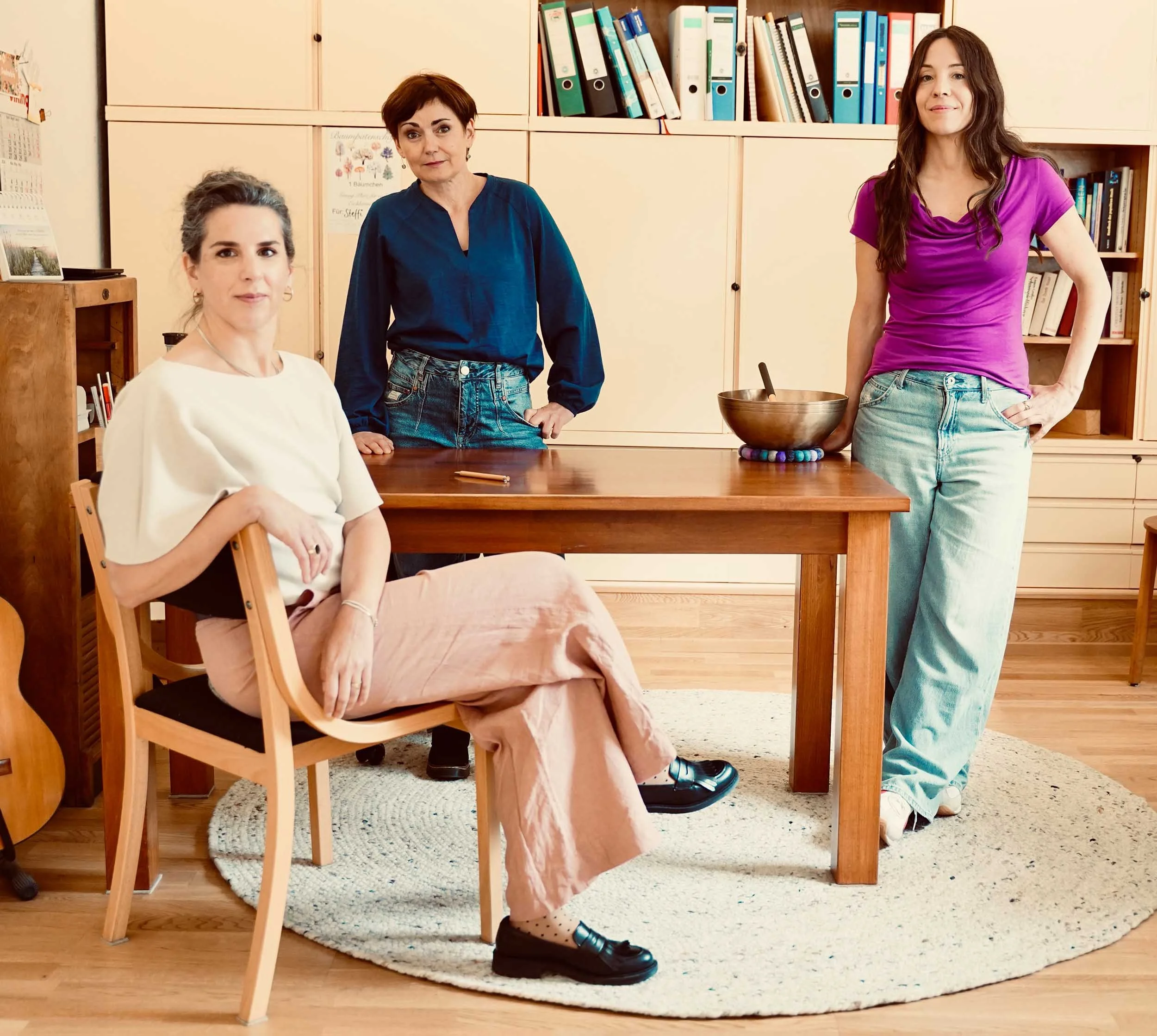 Anke Ostermann, Steffi Löllgen und Anne-Catherine Studer (von links) in der Praxis, Logopädische Praxen Köln-Ehrenfeld