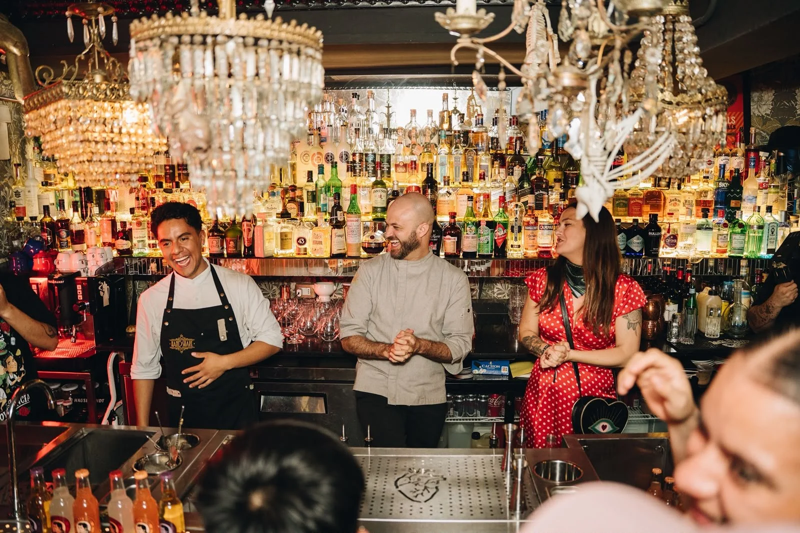 Equipo de Handshake Speakeasy de Ciudad de México durante un guest shift en Bar La Providencia.