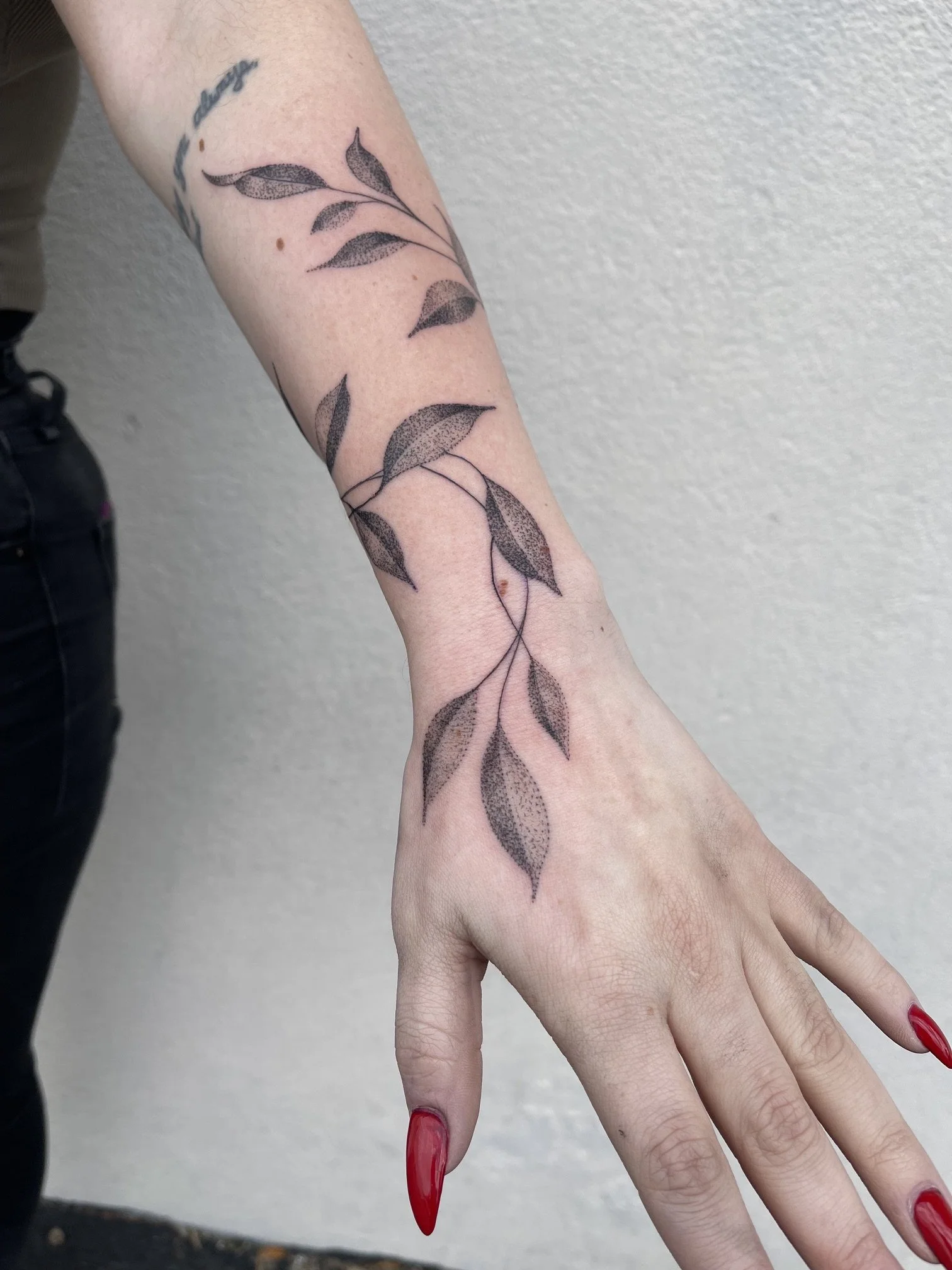 Fine line leaves and vine tattoo by Kelly Cunningham in Bergen County, New Jersey