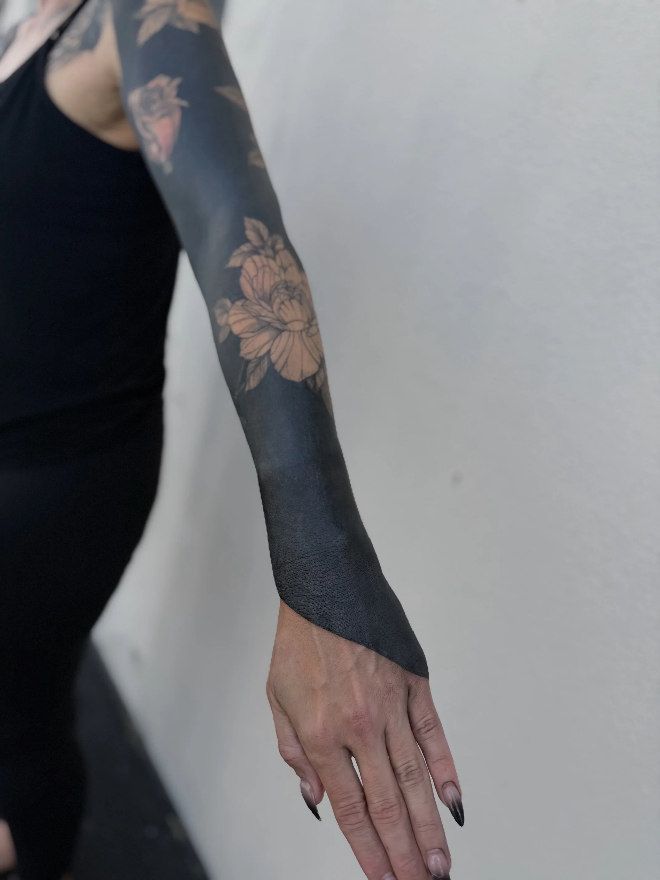 blackout-floral-sleeve-tattoo-kelly-cunningham-handsome-devil-tattoo-saddle-brook-nj.jpeg