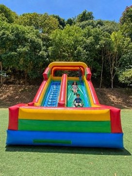  Resbaladero Gigante   4m ancho · 6m largo · 4m alto 