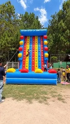 Montaña de Escalar Carnaval   4m ancho · 6m largo · 7m alto 