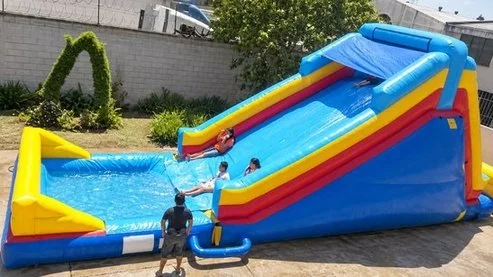  Resbaladero de Agua   5m ancho · 7.50m largo · 7m alto 
