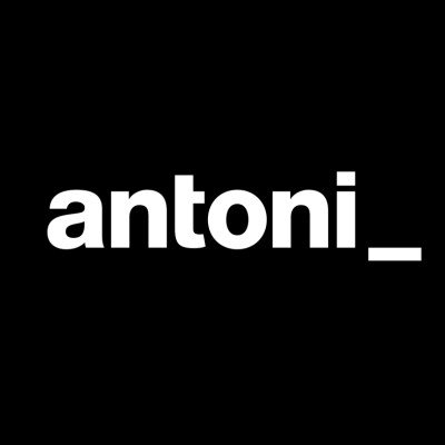 Weißer Schriftzug 'antoni_' auf schwarzem Hintergrund.