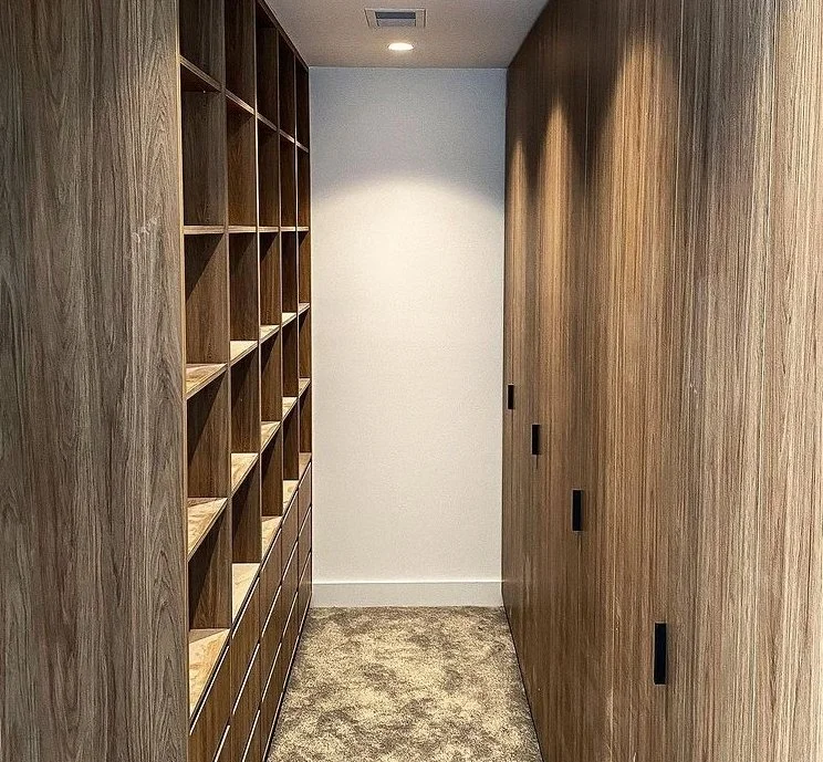 Walk in wardrobe.