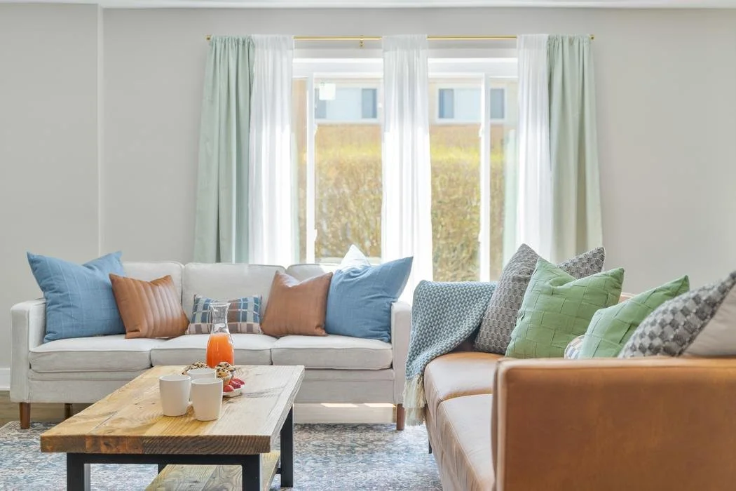 03-living-sofa-windows.jpg