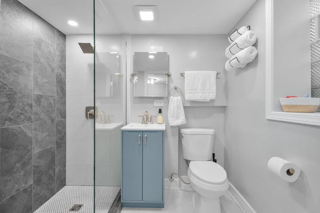 18-bath-walk-in-shower.jpg