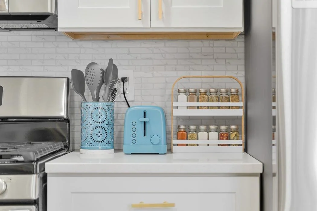 09-kitchen-counter-detail.jpg