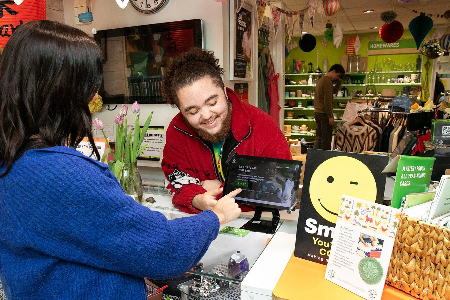 gabi-torres-oxfam-charity-shop-checkout-0105.jpg
