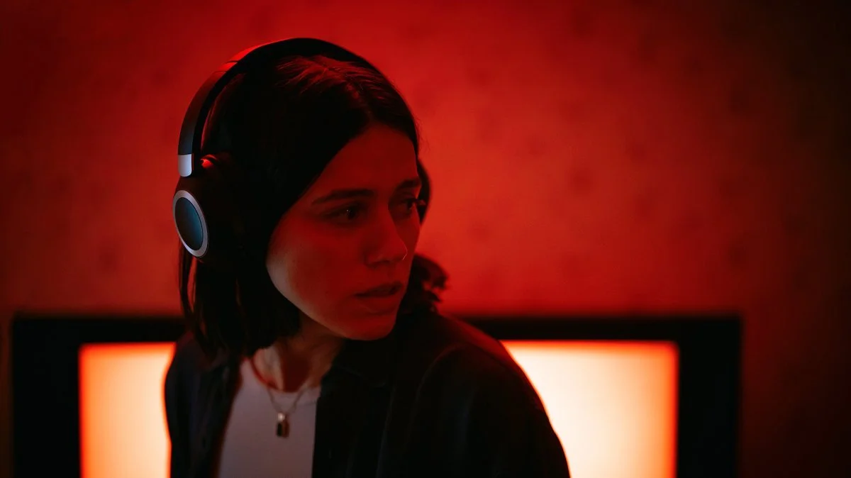 'undertone' Review