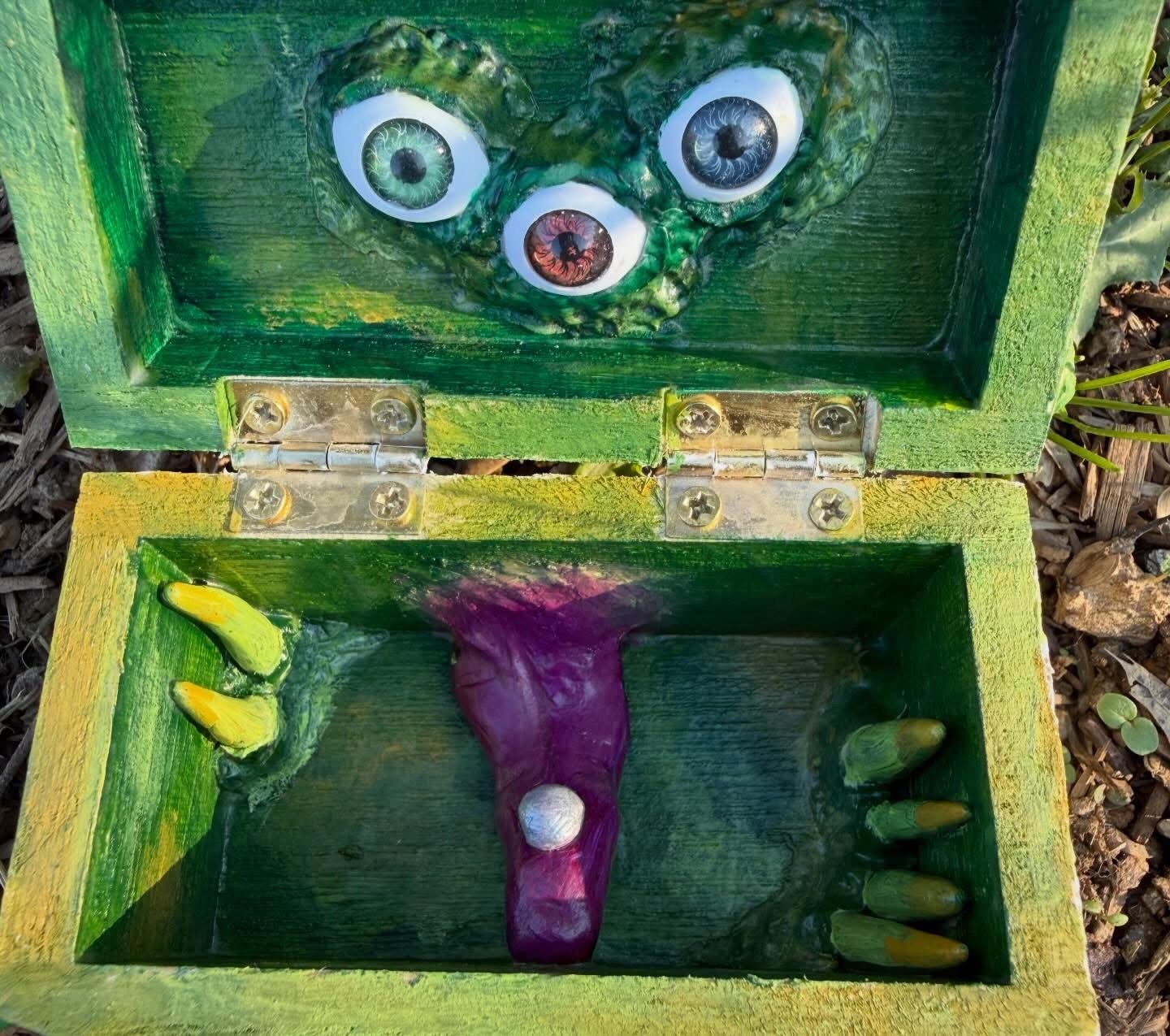 pansy mimic inside.jpeg
