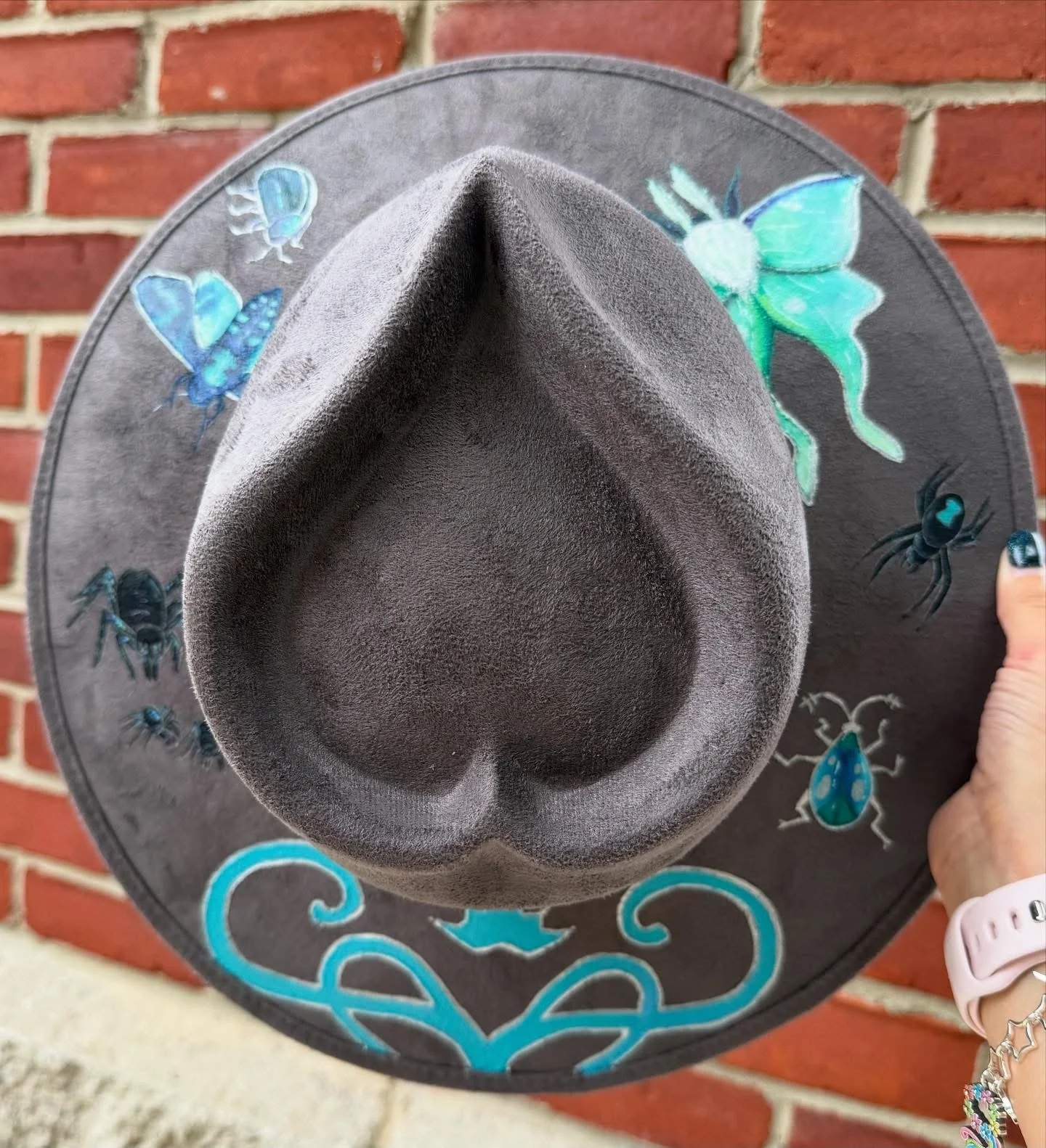 bug hat top.jpeg