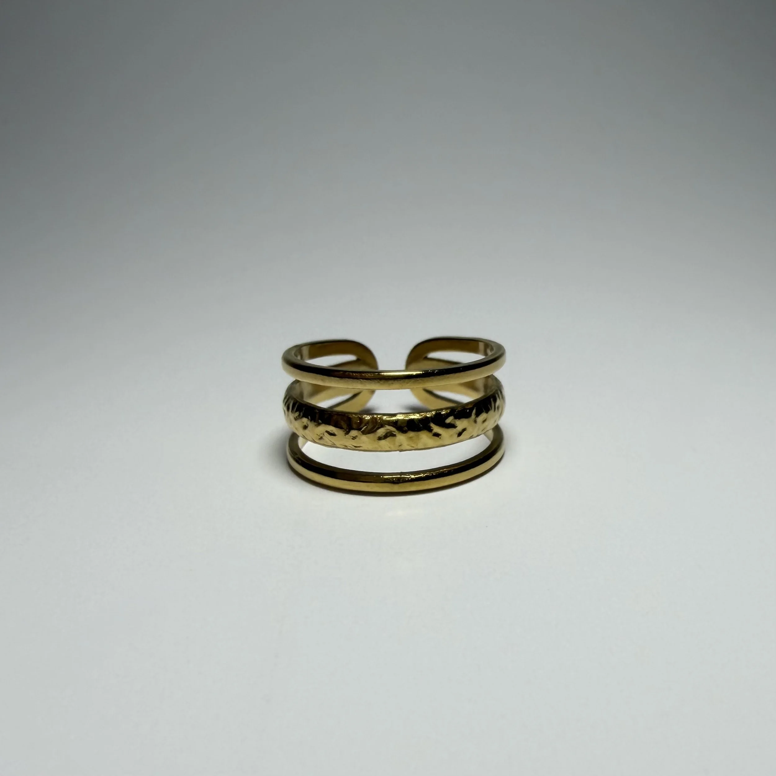 Triple band hammered ring