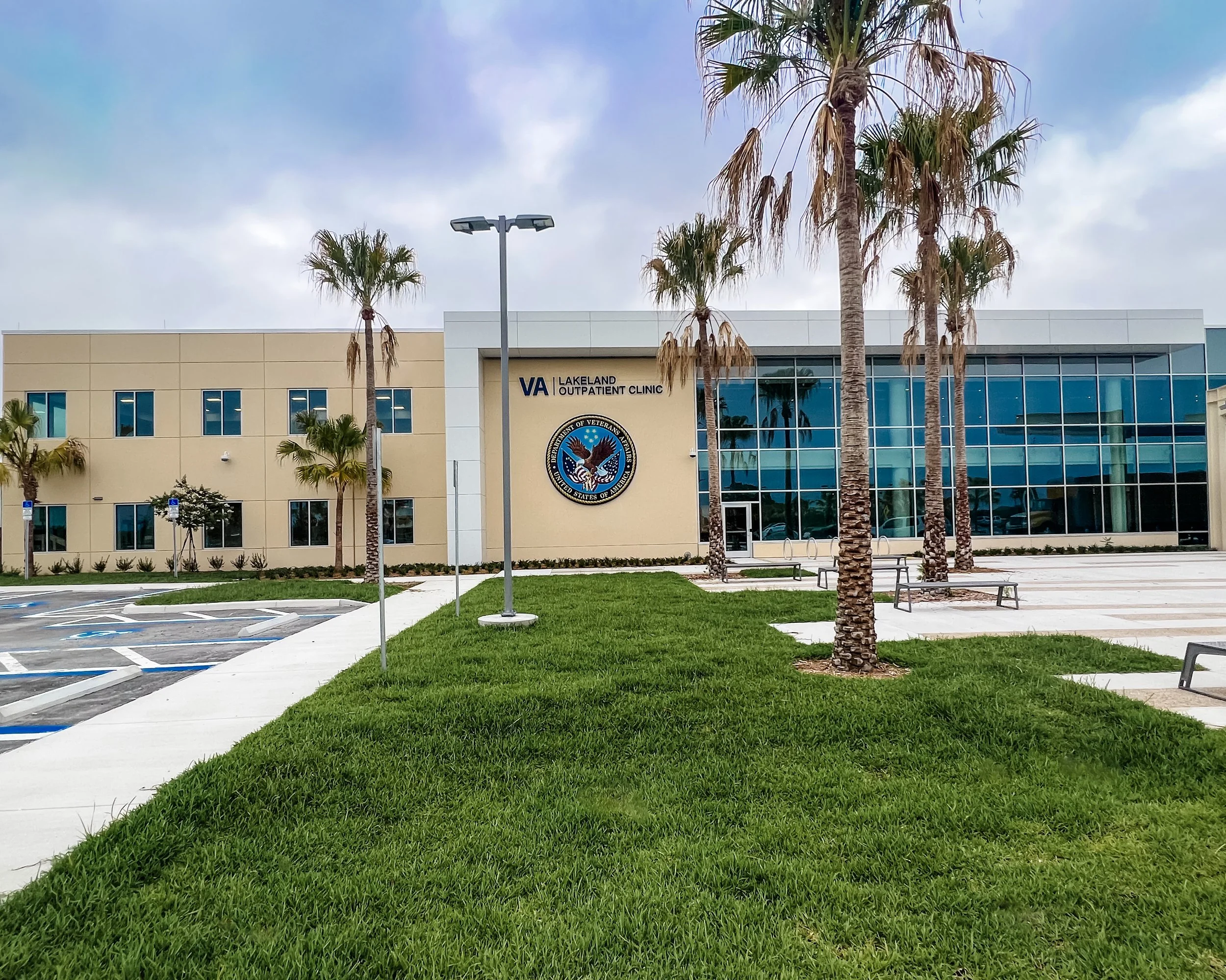 Exterior of the VA Lakeland Community-Based Outpatient Clinic.