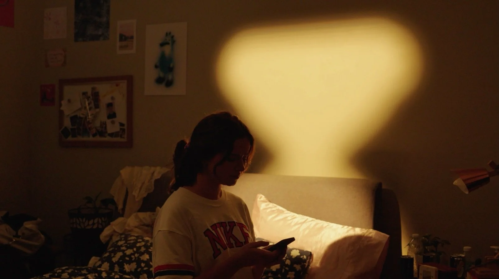 favourite stills from my film📷
𝘞𝘩𝘦𝘳𝘦 𝘛𝘩𝘦 𝘔𝘦𝘴𝘴𝘢𝘨𝘦𝘴 𝘎𝘰.
directed and edited by me <3
#tropfest #tropfest2026
