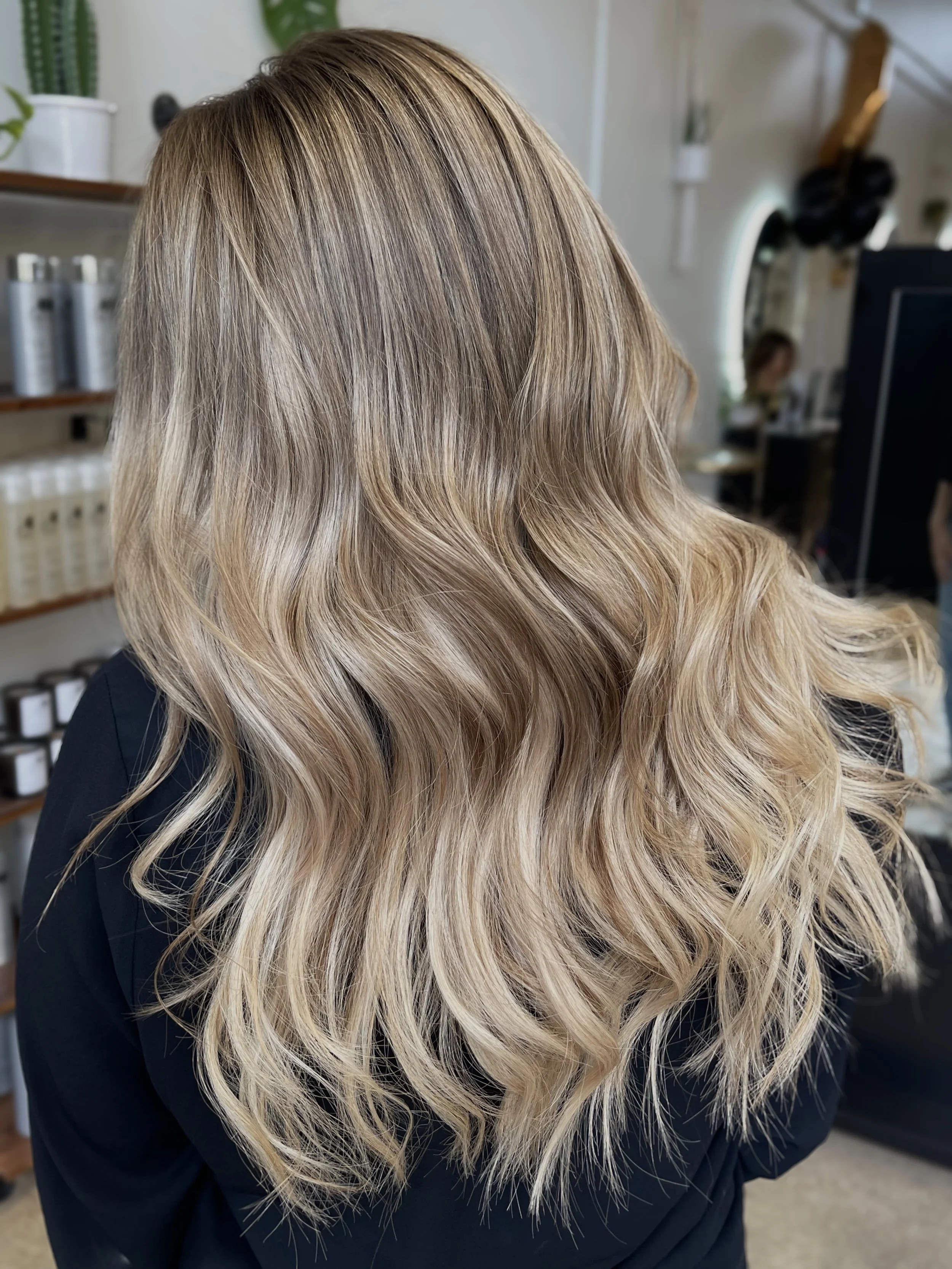 Lived-in blonde balayage