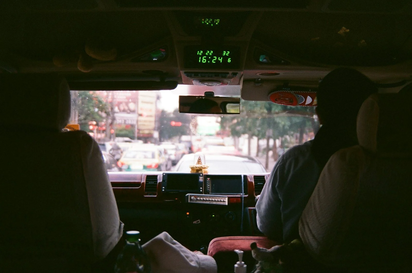 tuckers-taxis-dunoon-2.jpg
