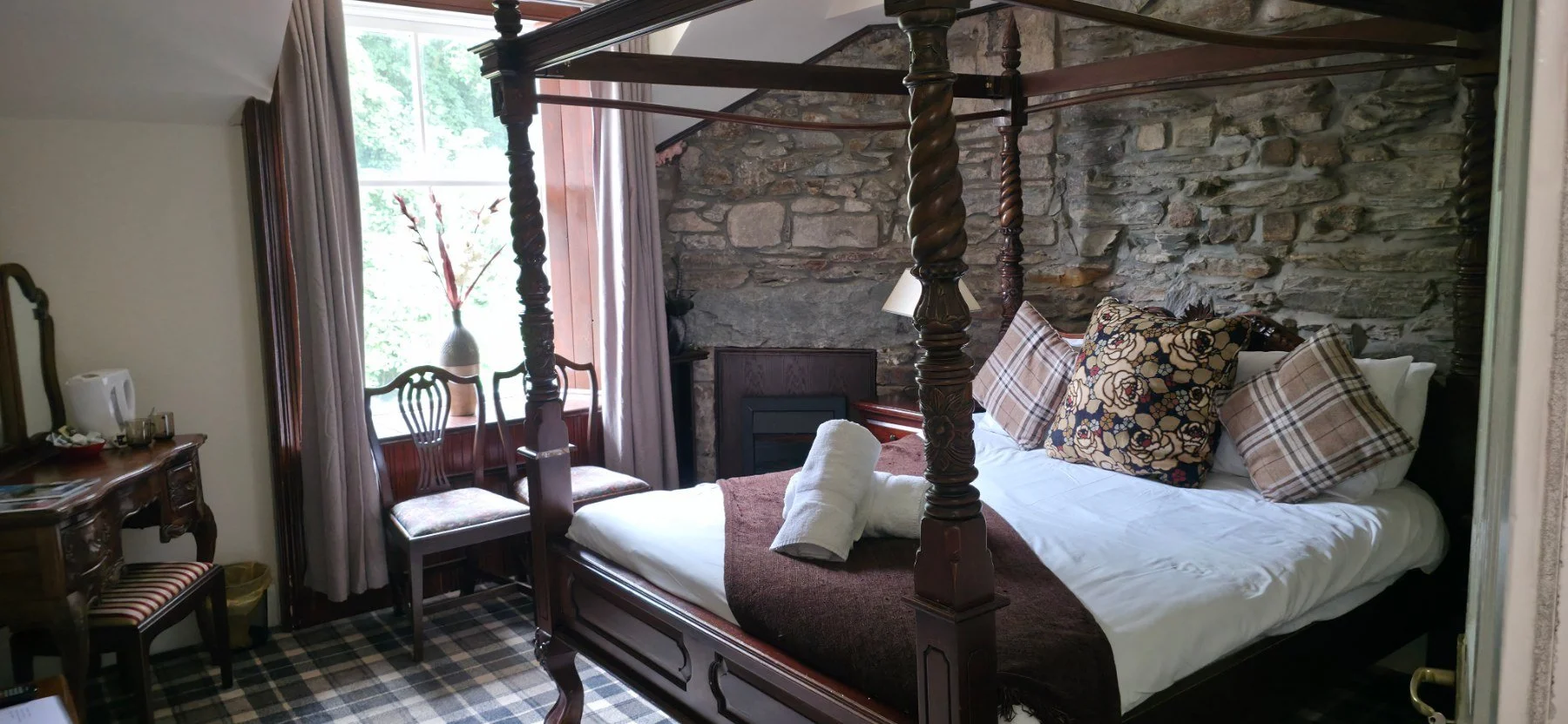royal-marine-four-poster.jpg