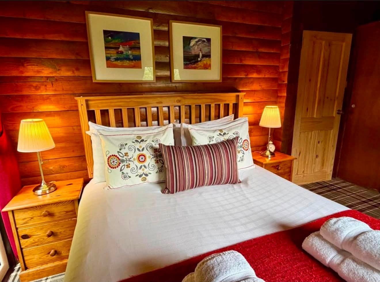 pucks-glen-lodges-2.jpg