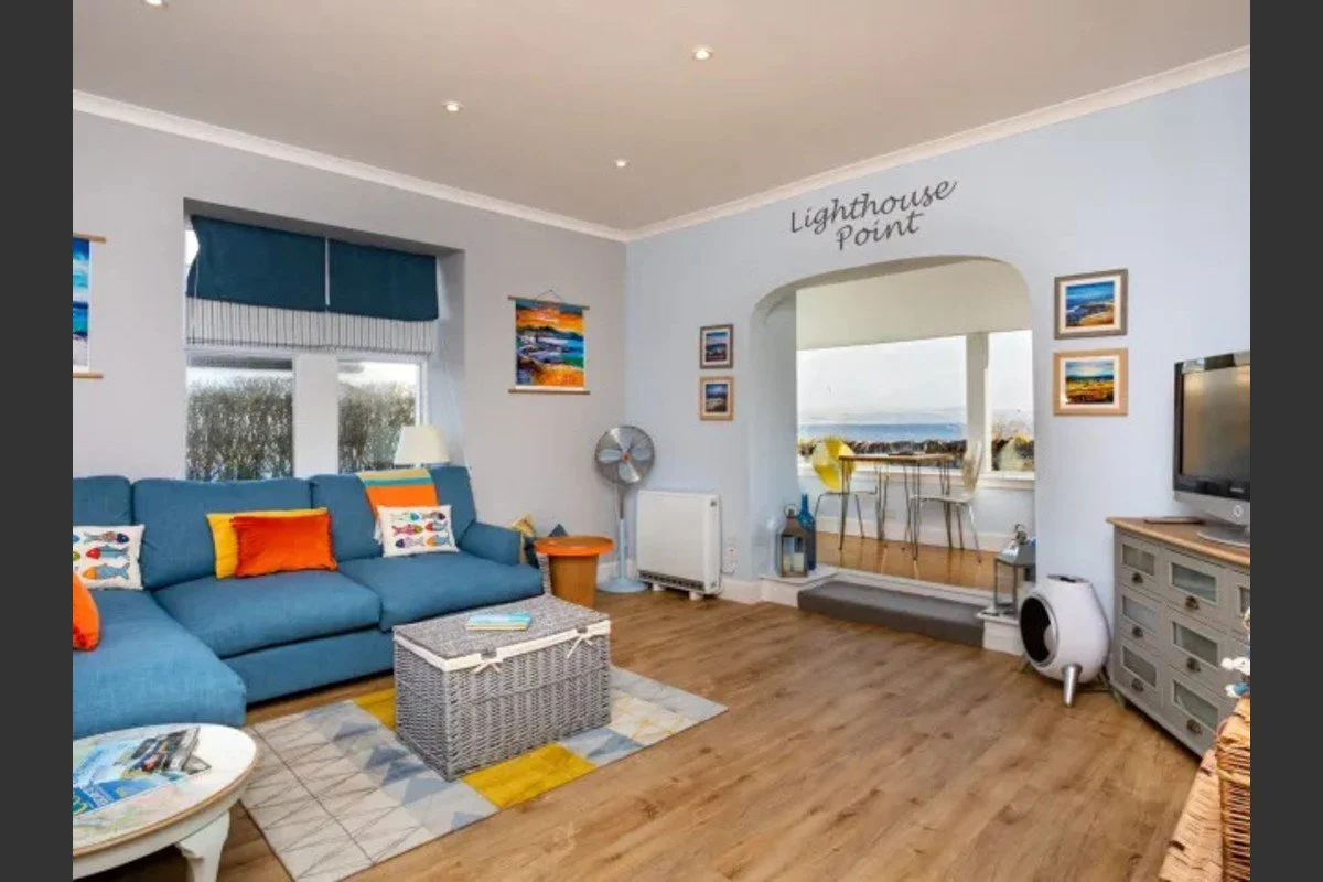 lighthouse-point-holiday-cottage-1.jpg
