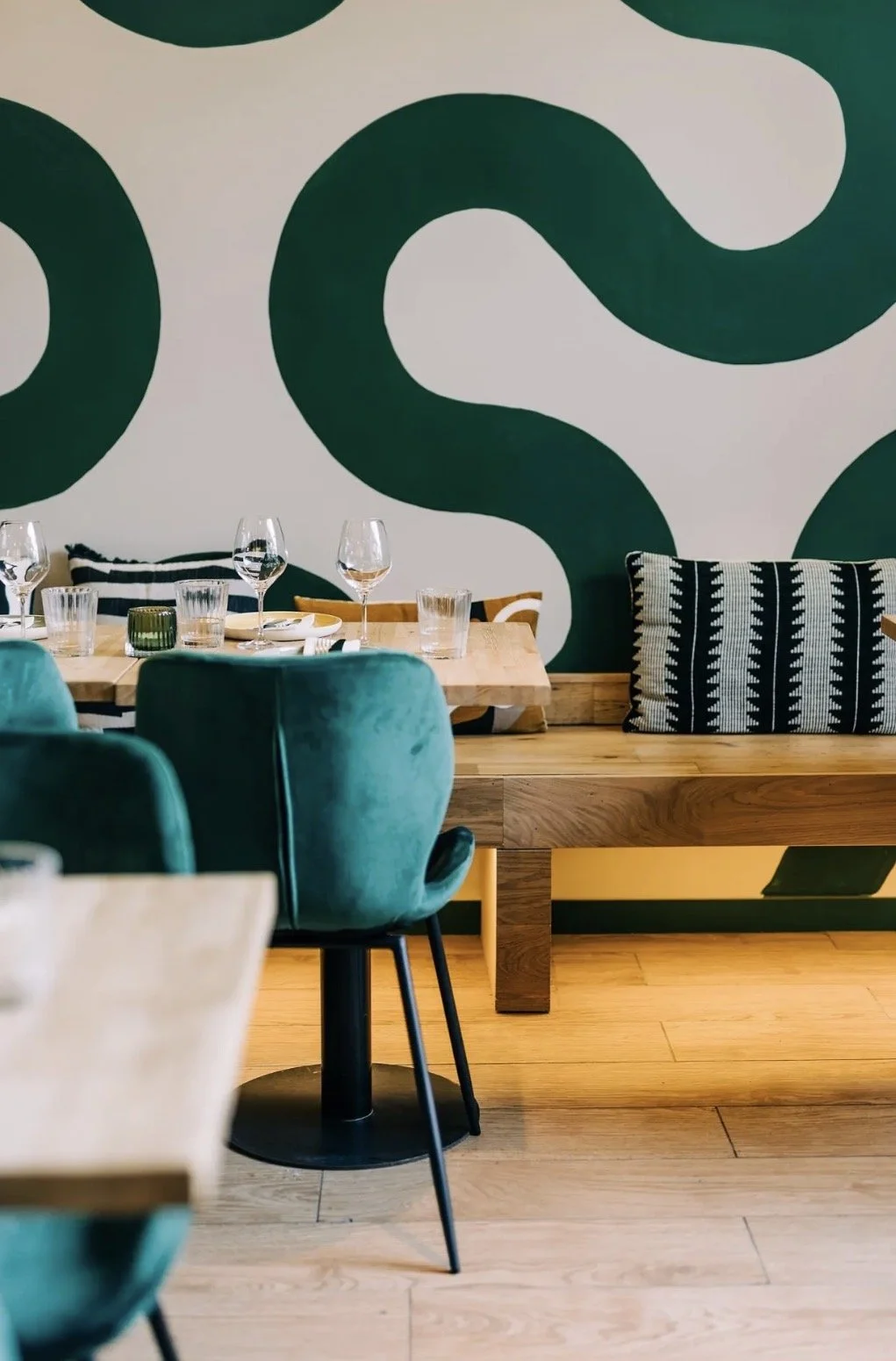 Fresques murales réalisées par Stéphanie Fontaine pour le resto bar  Mylène à Bruxelles