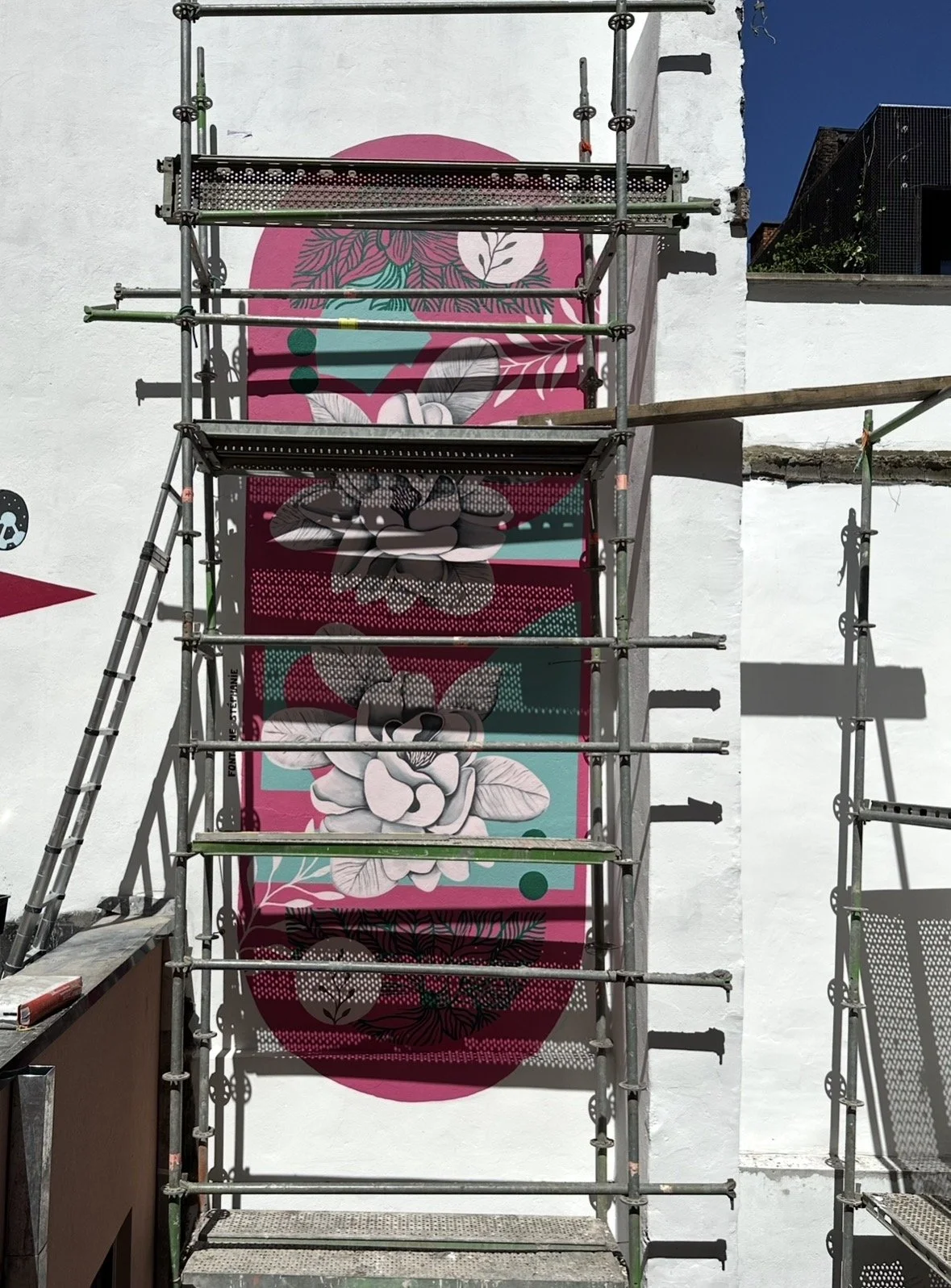 Fresque monumentale pour l'hôtel Jill à Bruxelles par Stéphanie Fontaine artiste