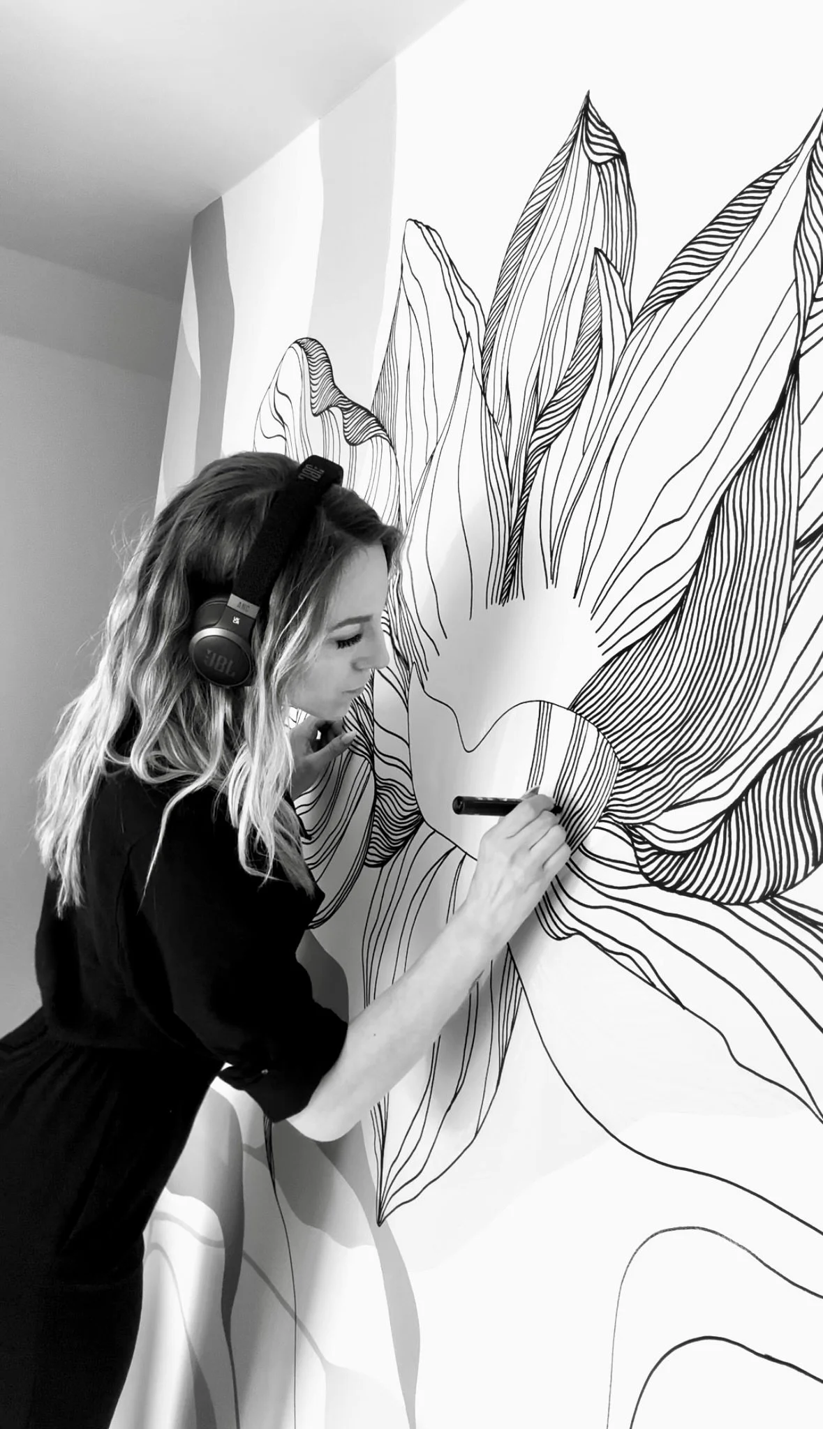 Fresque linéaire réalisée par Stéphanie Fontaine / artiste muraliste à Bruxelles