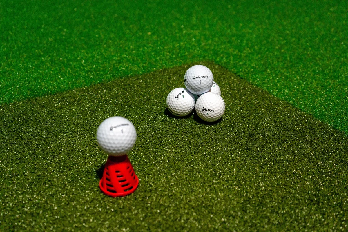 Indoor golf details at Maple Indoor Golf