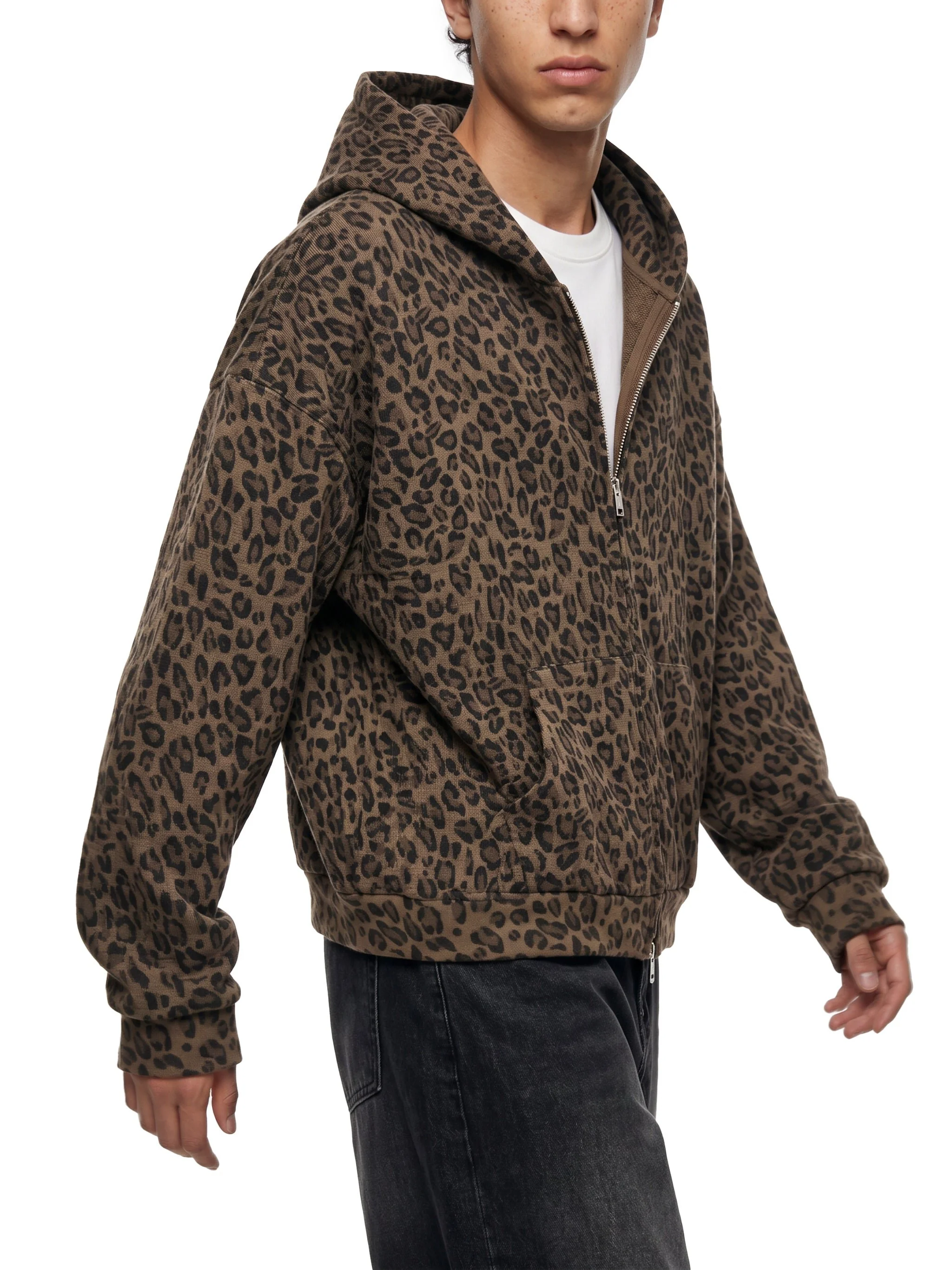 image-v1781502985-UT0143-M-_284_29.jpg