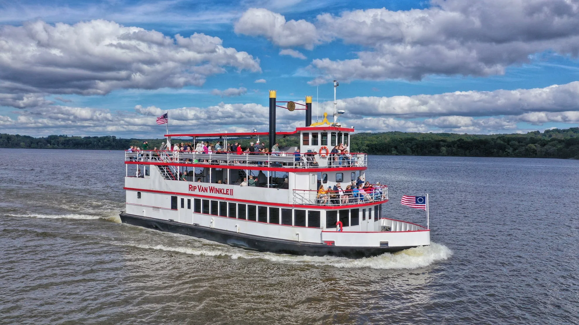  Hudson River Cruises is available for boat tours of historic Hudson River lighthouses, waterfront mansions, and other notable sites aboard the Rip Van Winkle II. 