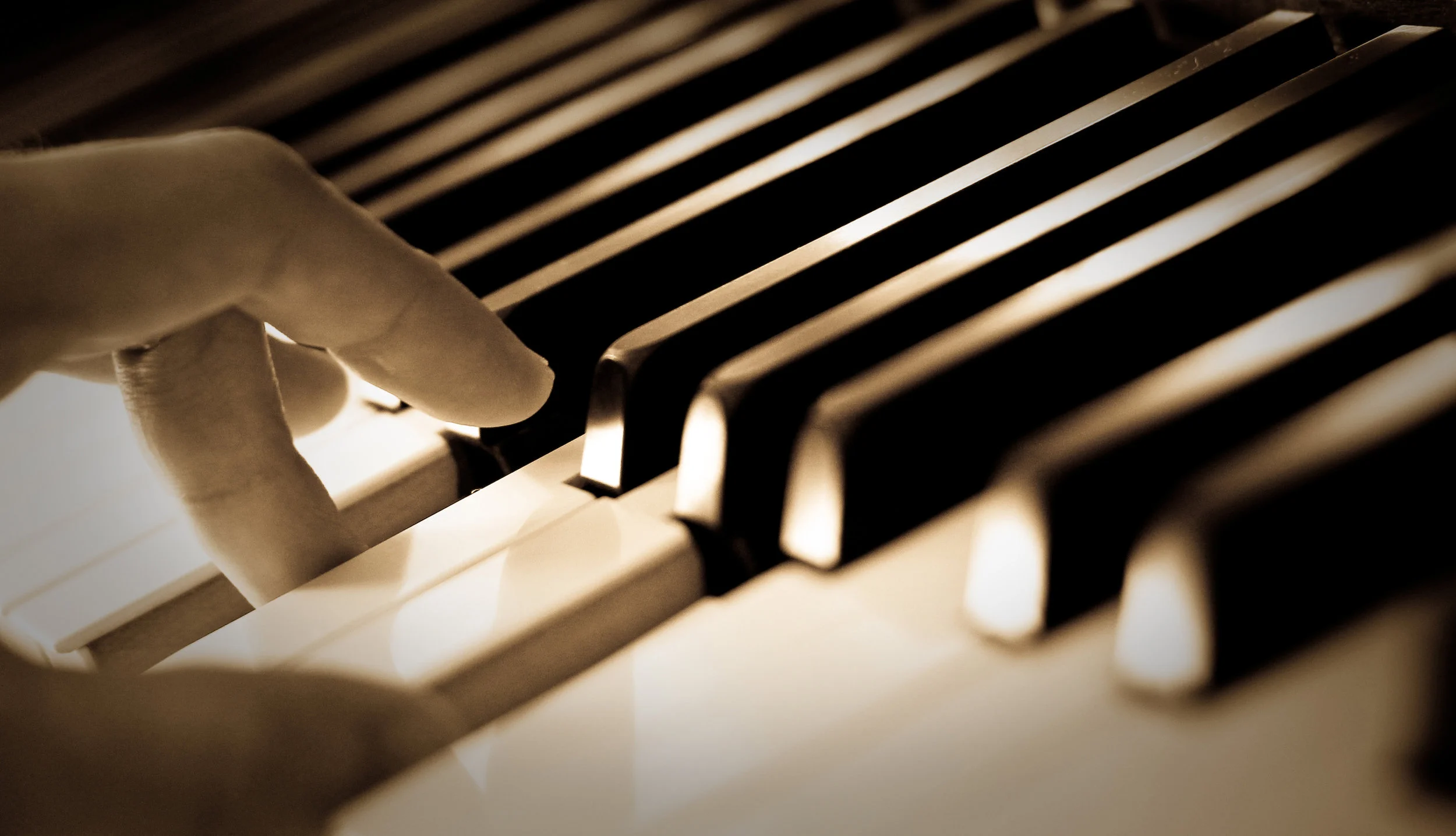 MANY HANDS: PIANO WORKS BY DAVID DEL TREDICI