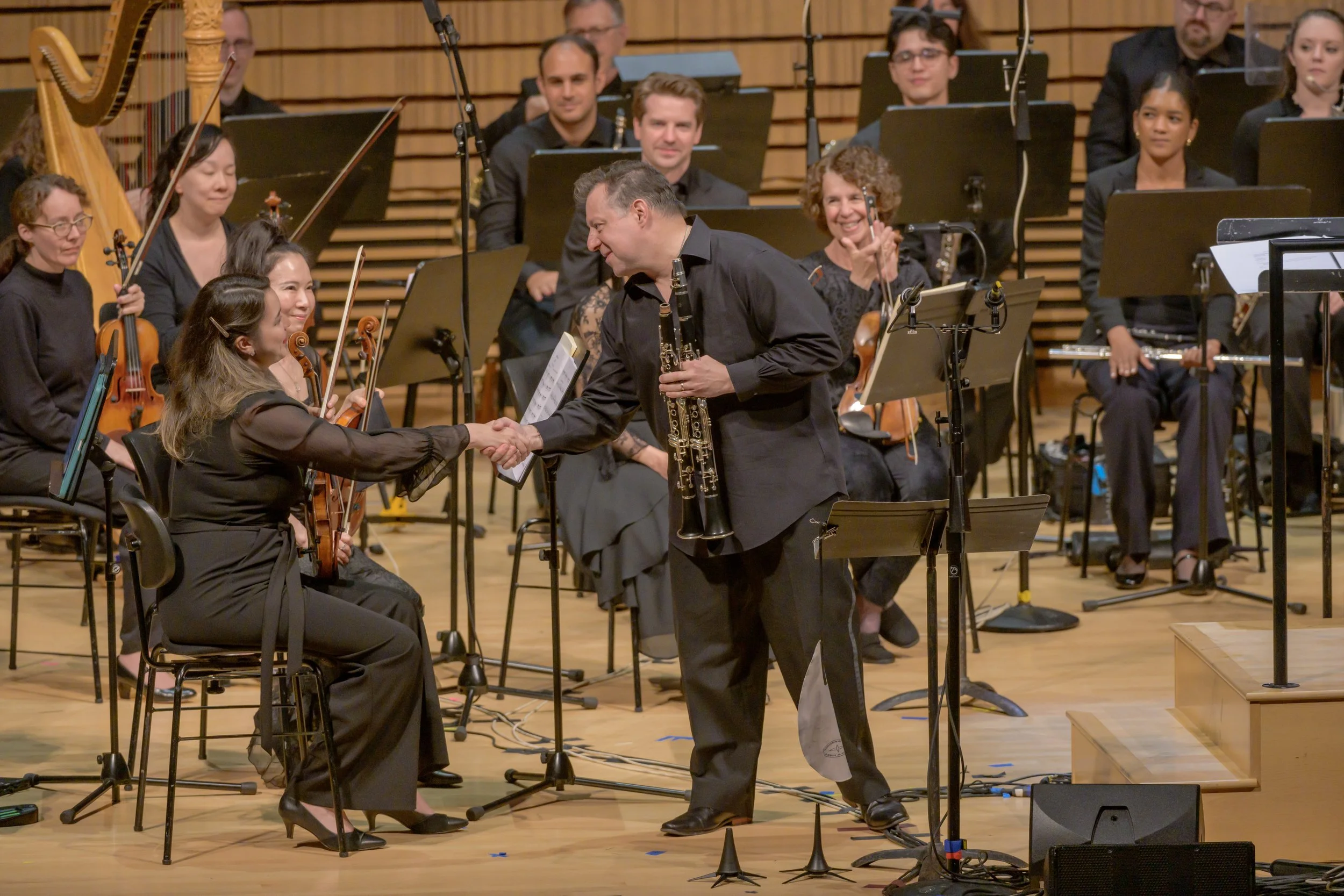  Clarinetist Stephen Williamson greets Concertmaster Christina Bouey June 7, 2025 PC: Gary Gold Photography 