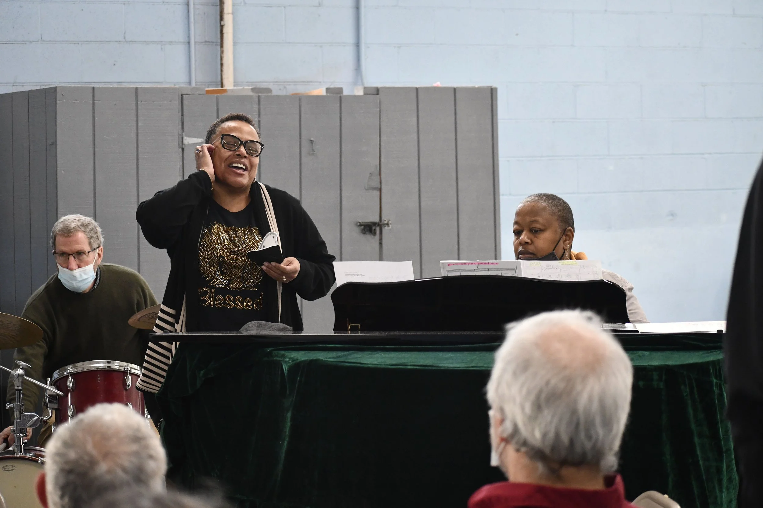  Local artists Barbara Howard (singer) and Carol Daggs (pianist) performing. 