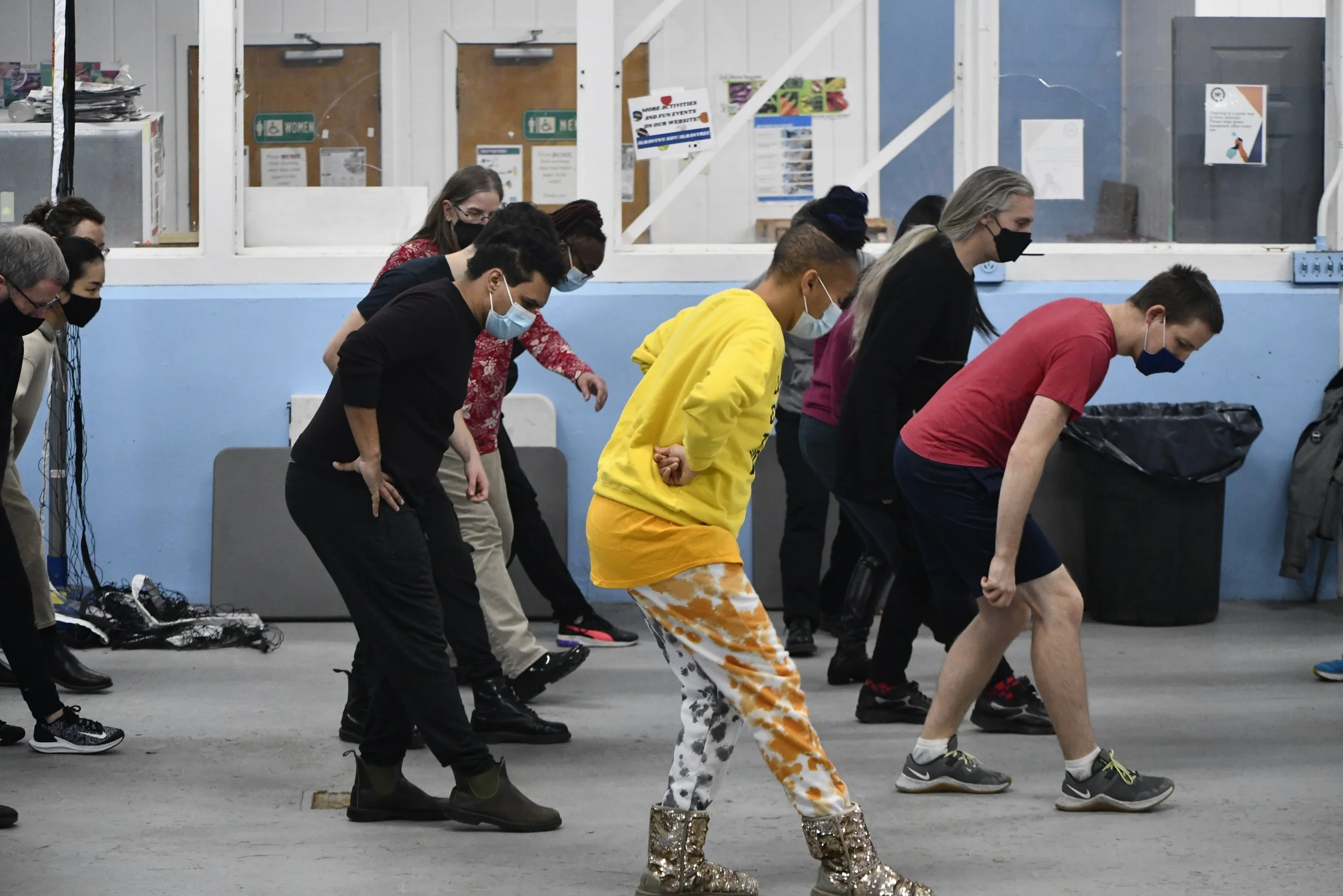  Participants joining in the dance. 