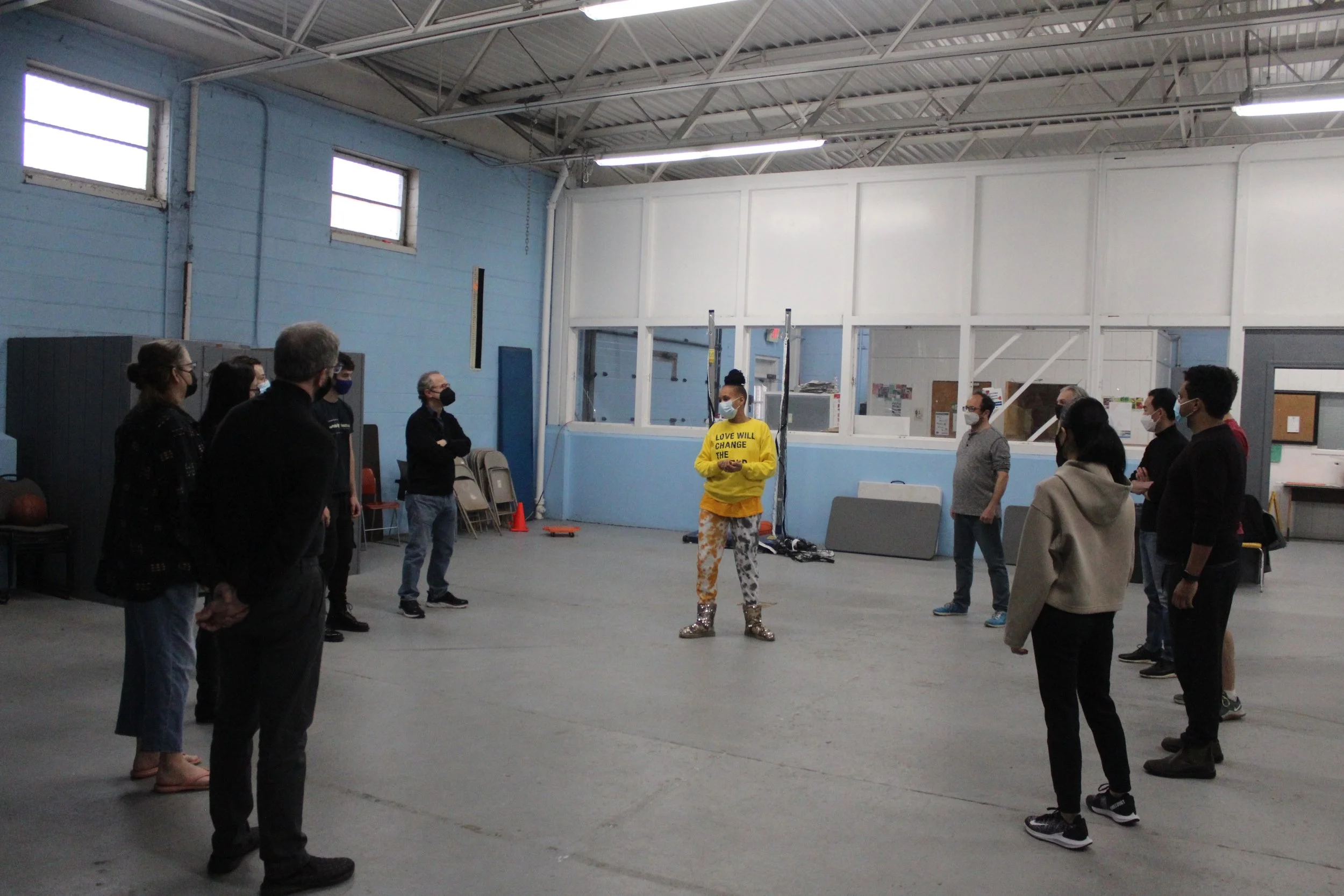  Participants circling up after the dance session. 