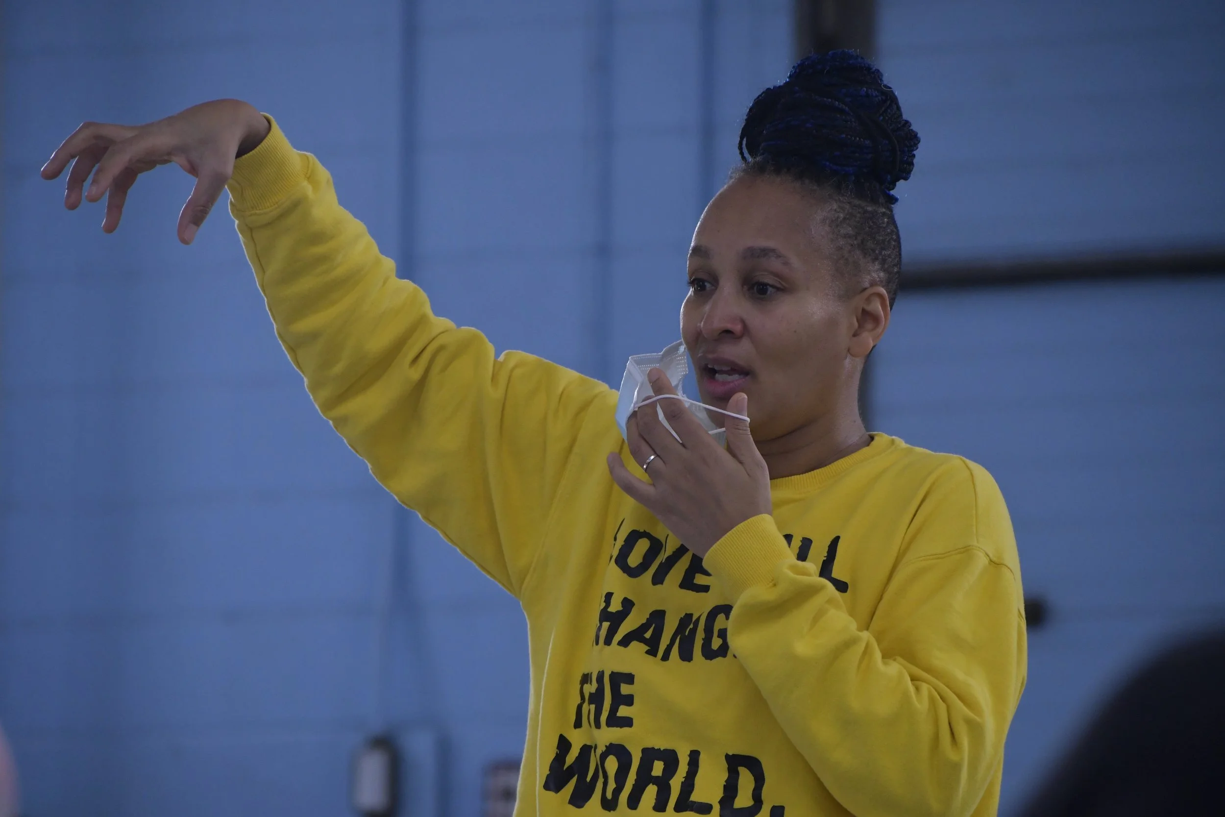  Adia describes the importance of the Pinkster Festival. 
