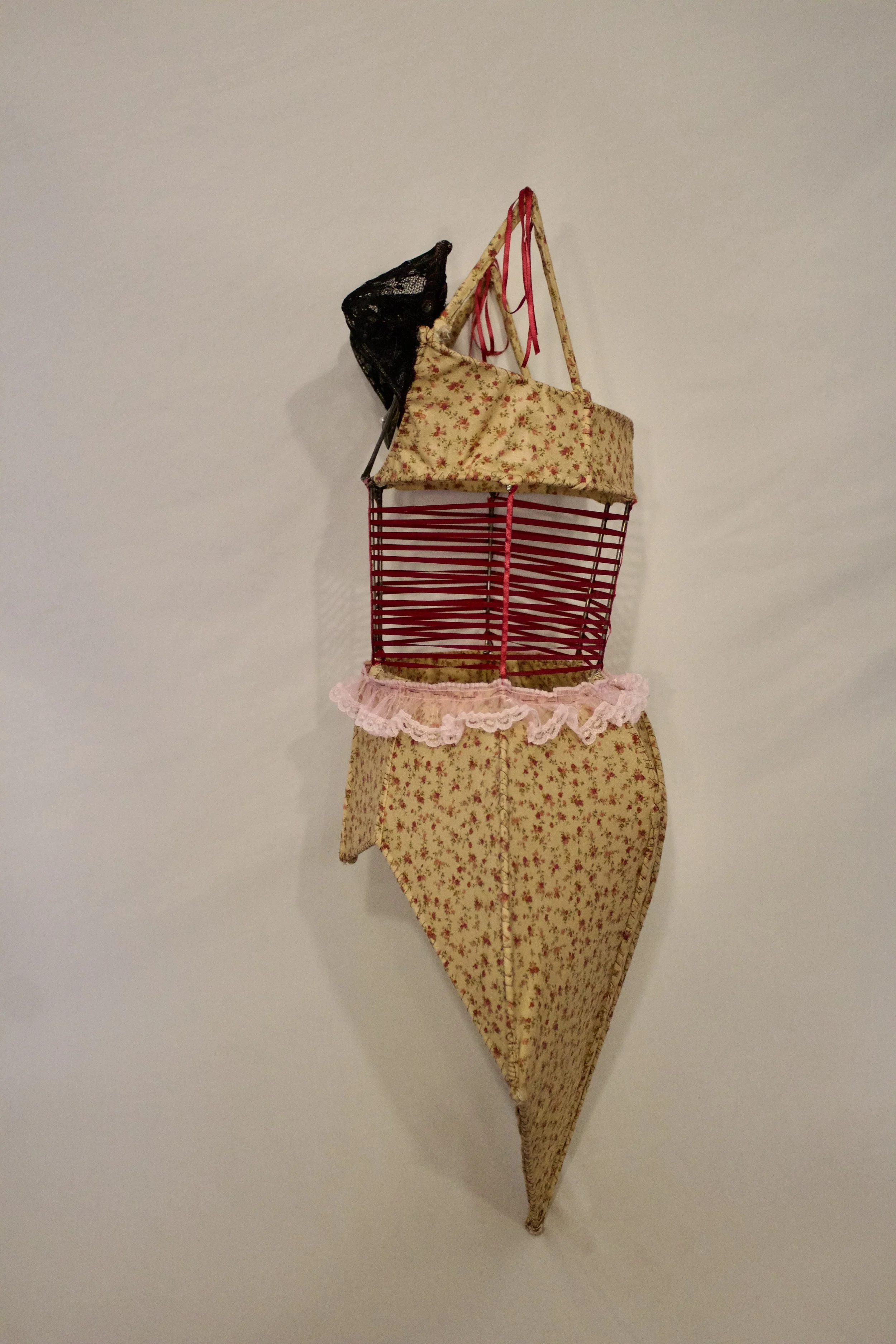 let them eat cake sculpture