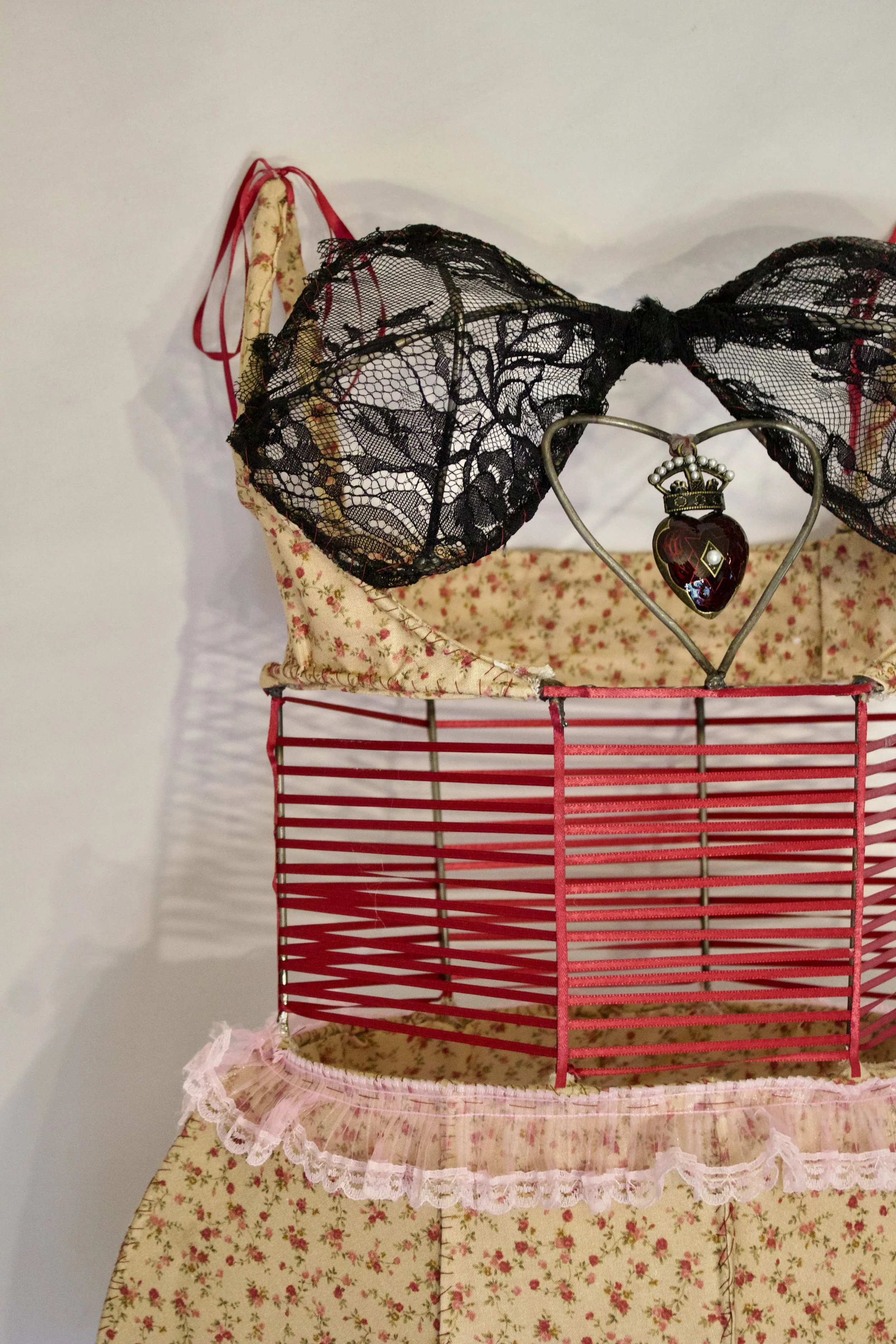 let them eat cake sculpture