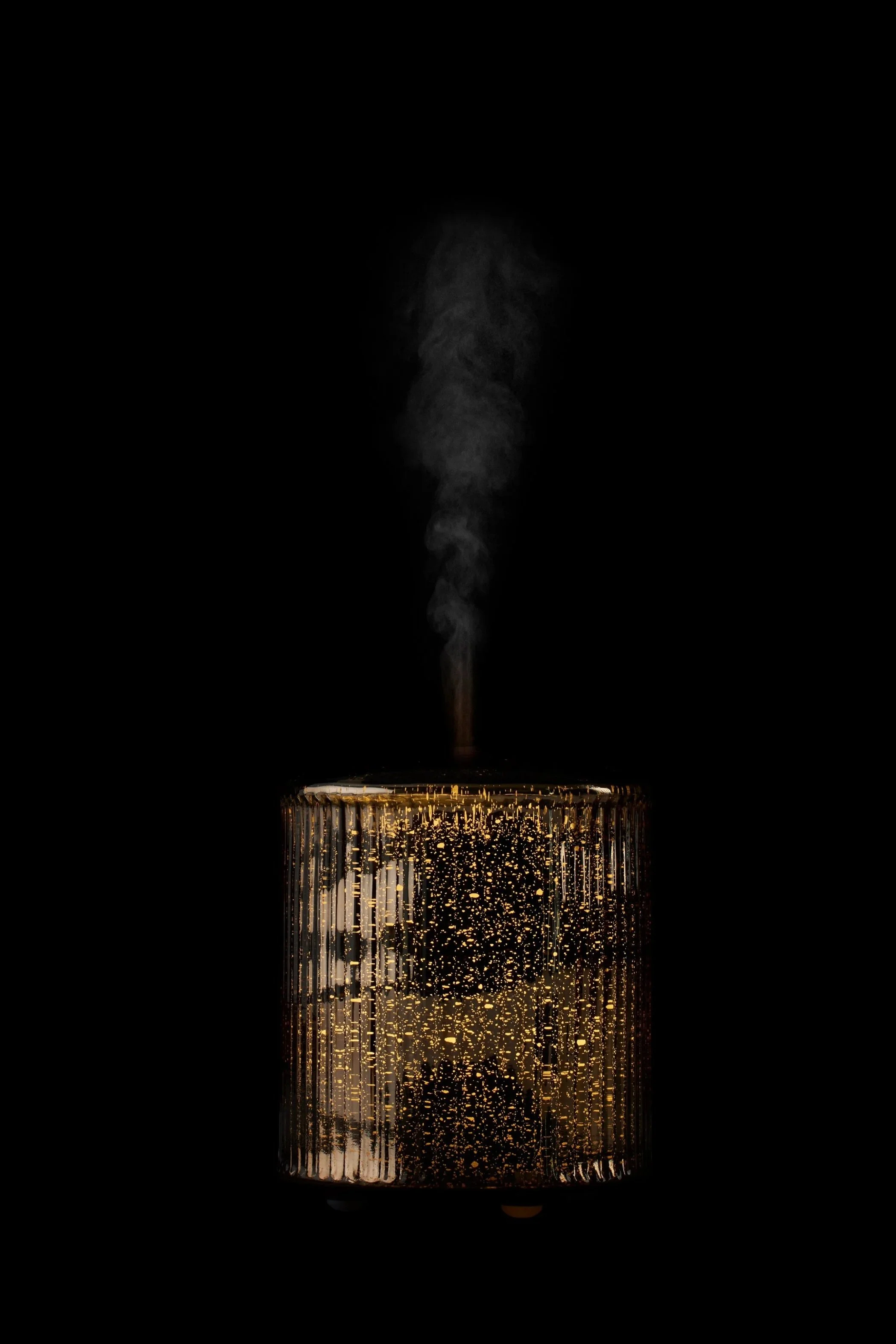 HOL-24-WBG-DUAL-712523-Aroma-Lustre-Diffuser-Diffuser-Lit-Up.jpg