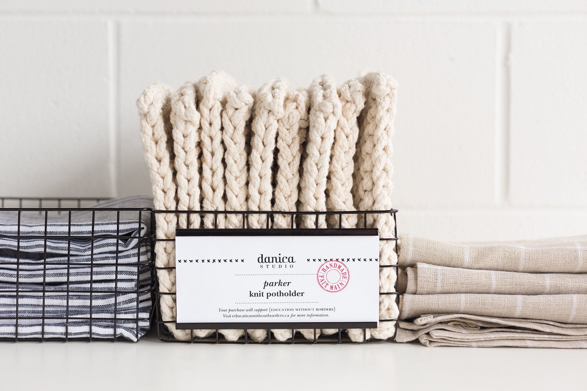 7001186_DS F20 Show & Sell Knit Potholders_style copy.jpg