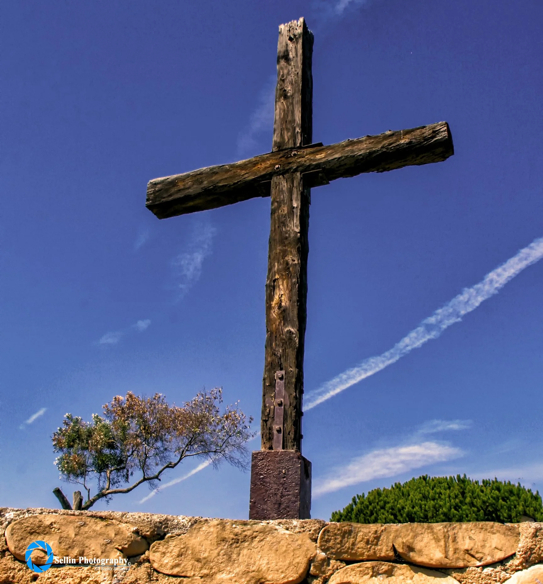 "Serra Cross"
