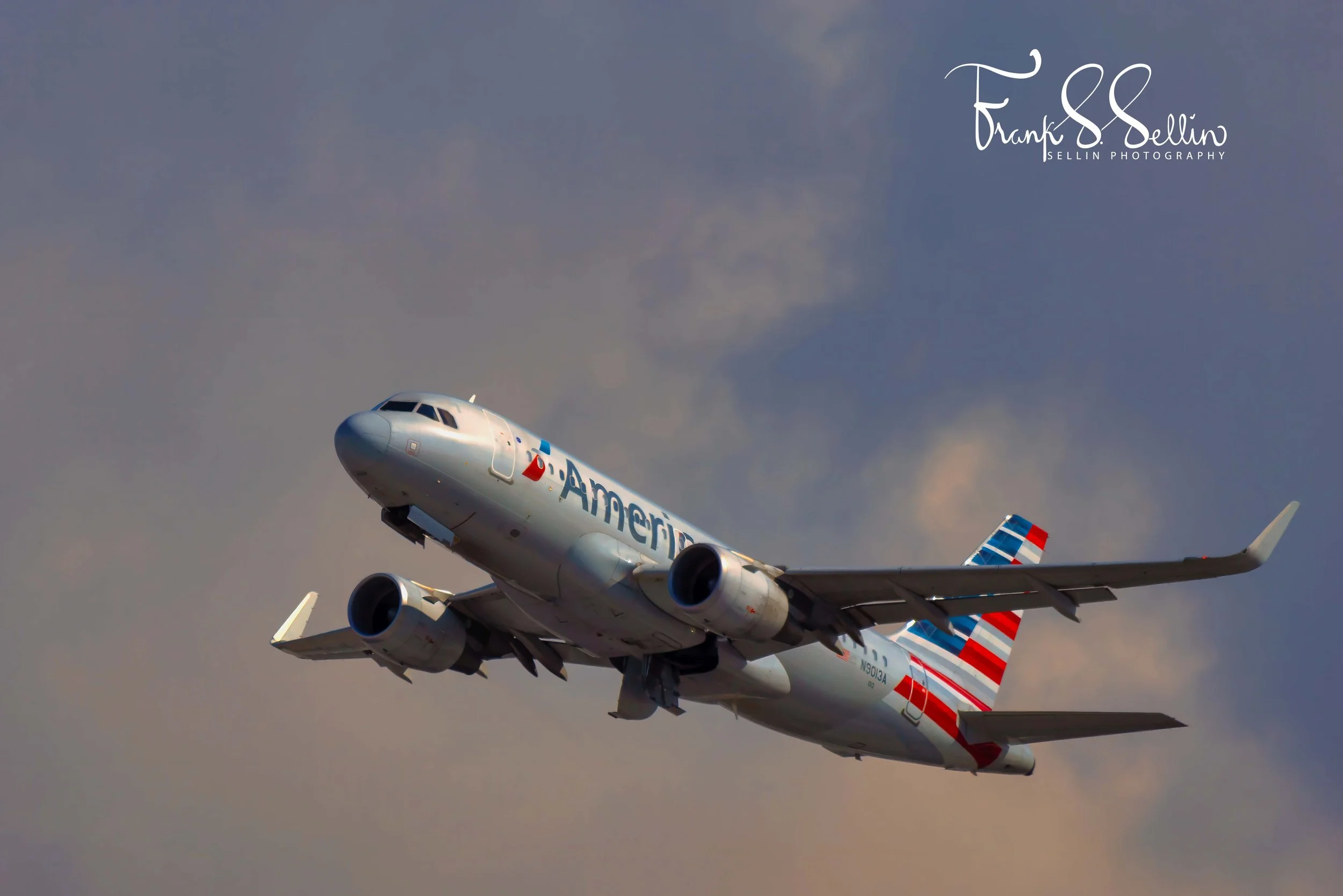 "American Airlines A319"