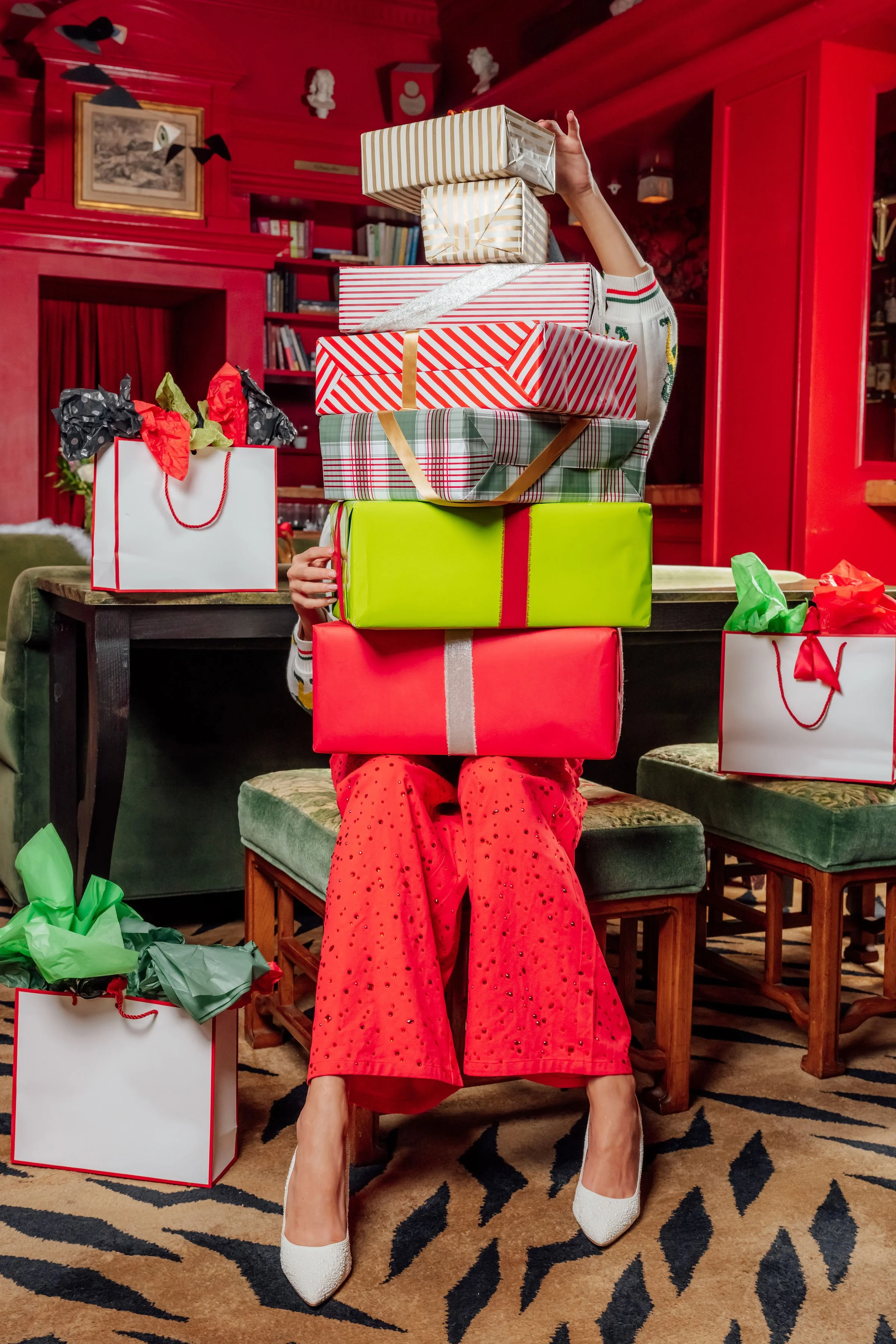 JH_QueenOfSparkles_WBChristmas_2026_017176.jpg