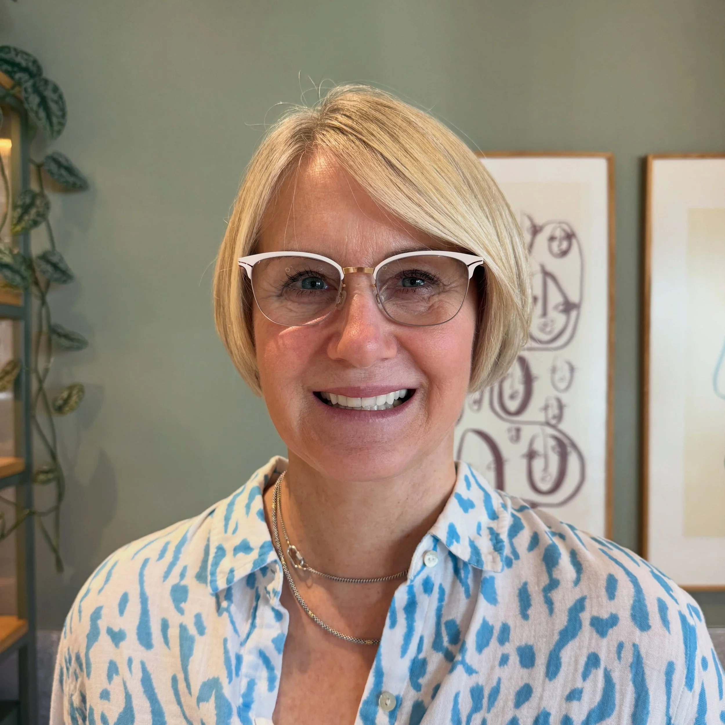 Frame perfection! 👓✨ Anne looking bright, beautiful, and completely fabulous in her new @mykitaofficial frames.
Which frame style are you dreaming of for your next look? Drop by and let us style you! 🤍