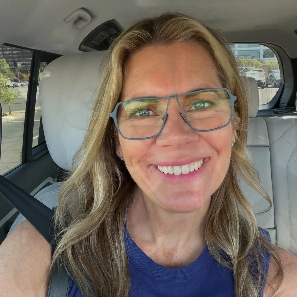 Architectural design meets iconic style. ✨

We are obsessed with this frame match on @hmskllt! These Veronica Wildgruber glasses bring the perfect blend of geometric structure, modern elegance, and bold personal style.

Ready to find your signature l