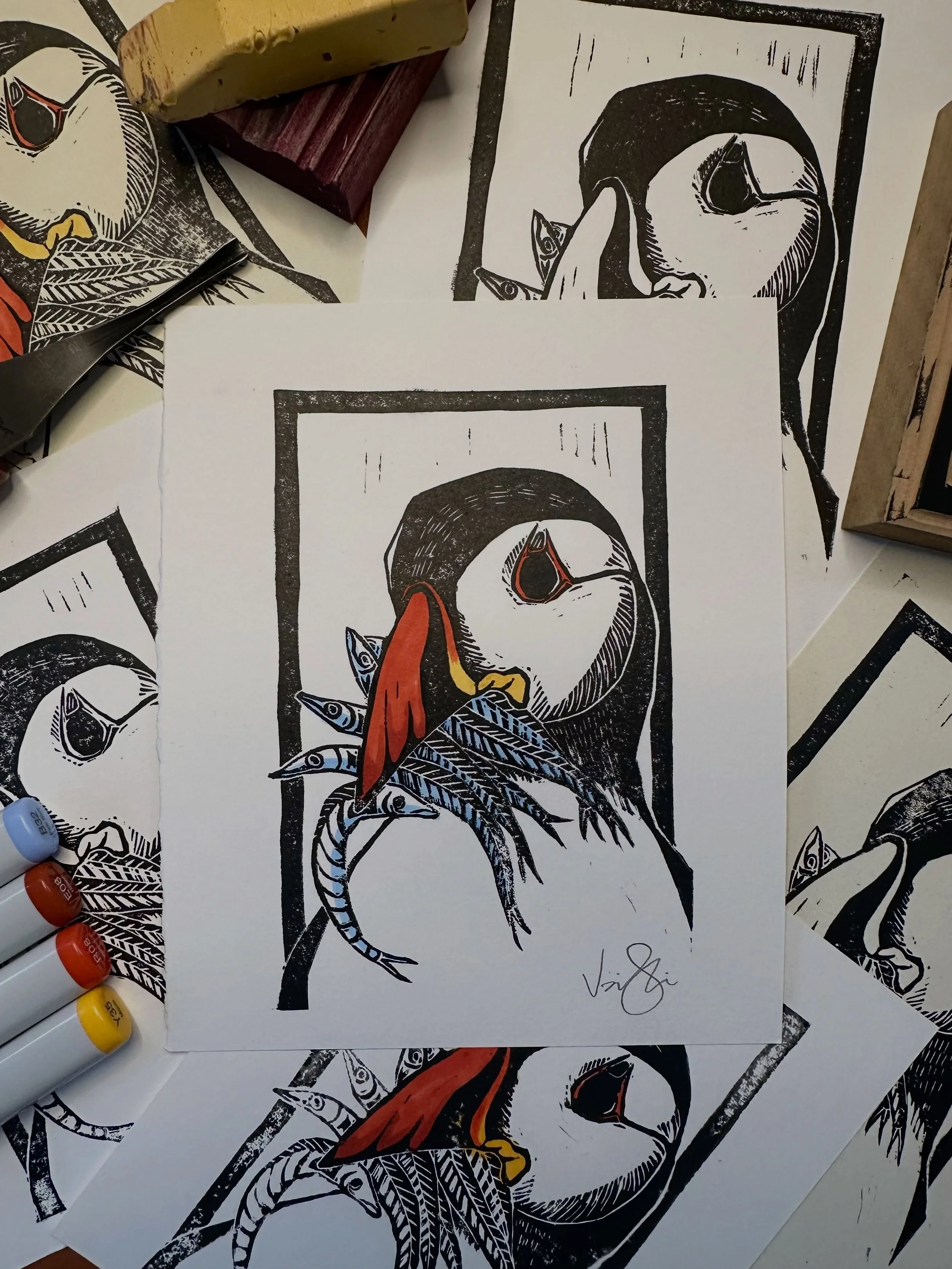 little puffin guy! 🐟🐟

this was my first go at printing at home vs in the studio :) the print quality wasn&rsquo;t as high as intended but the beauty of having a single-color block is that I can try and try again! 

&mdash;
#puffin #coloradoartist 