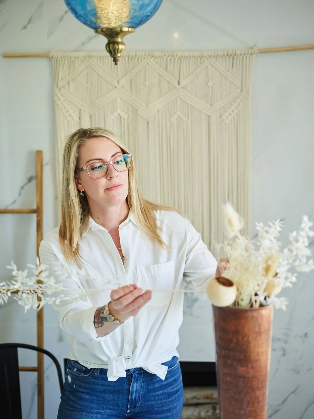 Kelli Hart is an author and ghostwriter who also directs photo shoots for books and styles interior design vignettes, props, and flat lay arrangements.