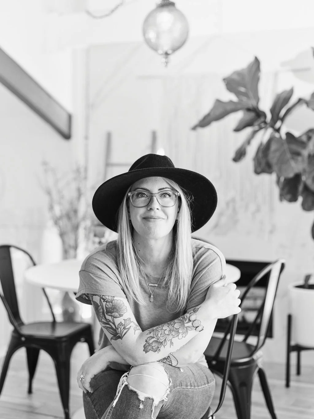 Kelli Hart is a literary agency-represented author, ghostwriter, and stylist with a background in journalism, specializing in interior design and lifestyle books.
