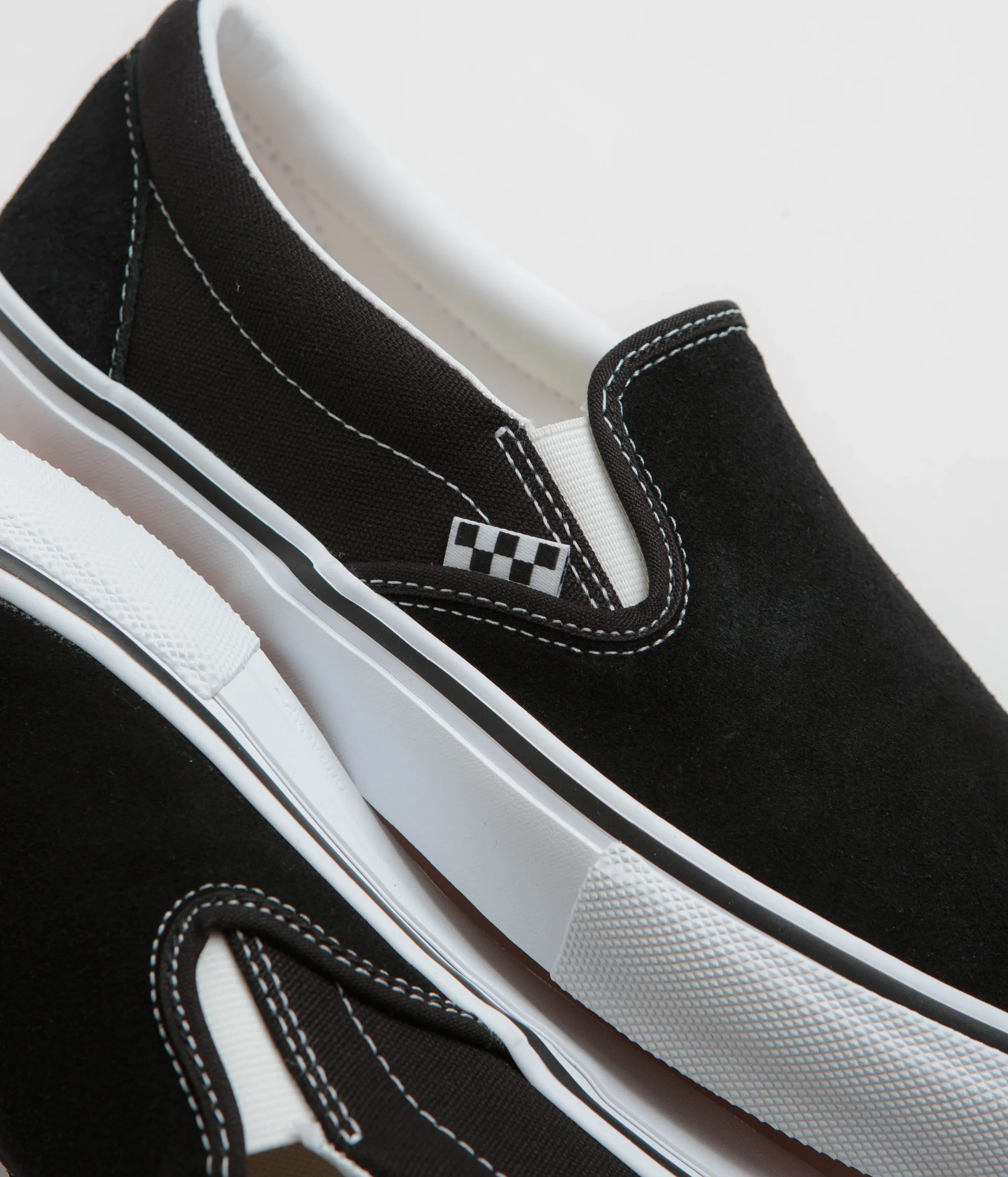 vans-skate-slip-on-shoes-black-white--3.webp