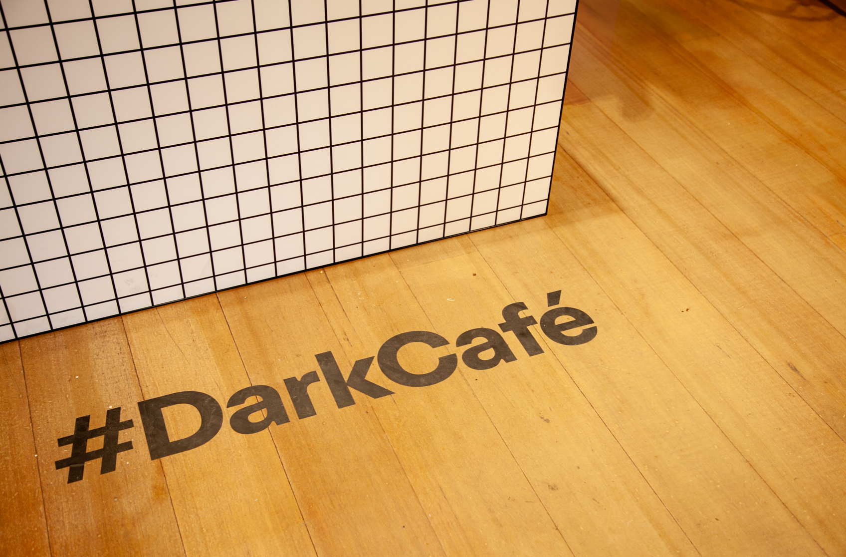 7-Eleven: Dark Cafe